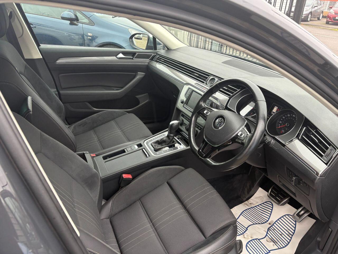 Volkswagen Passat - Image 13