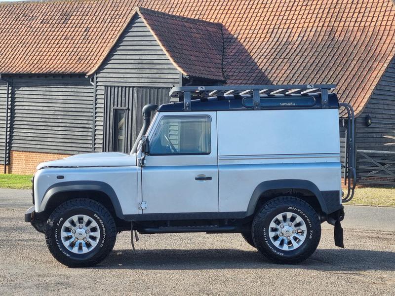Land Rover Defender 90 - Image 3