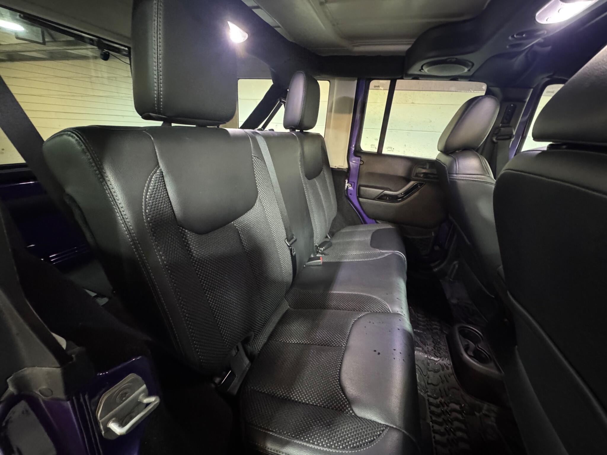 Jeep Wrangler - Image 11