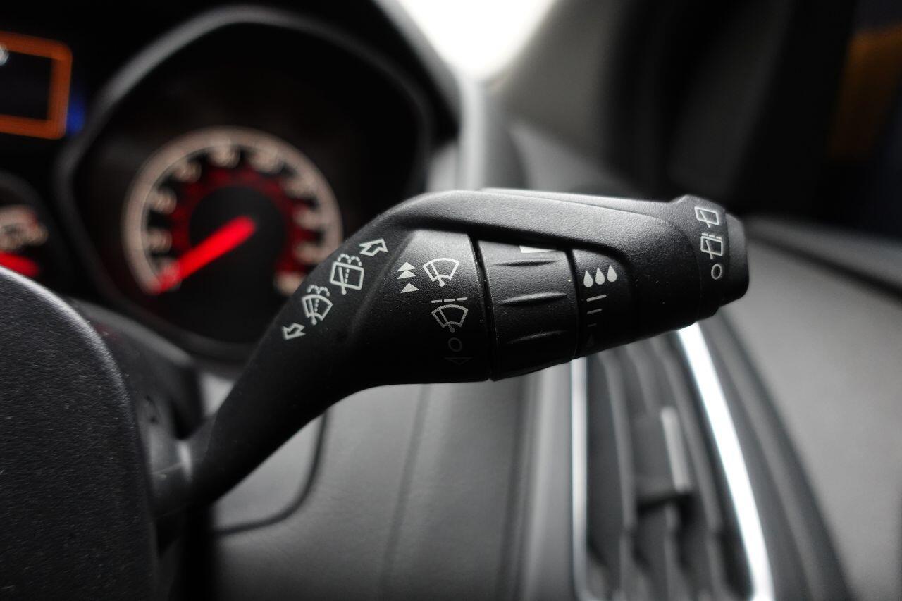 Ford Focus - Image 39