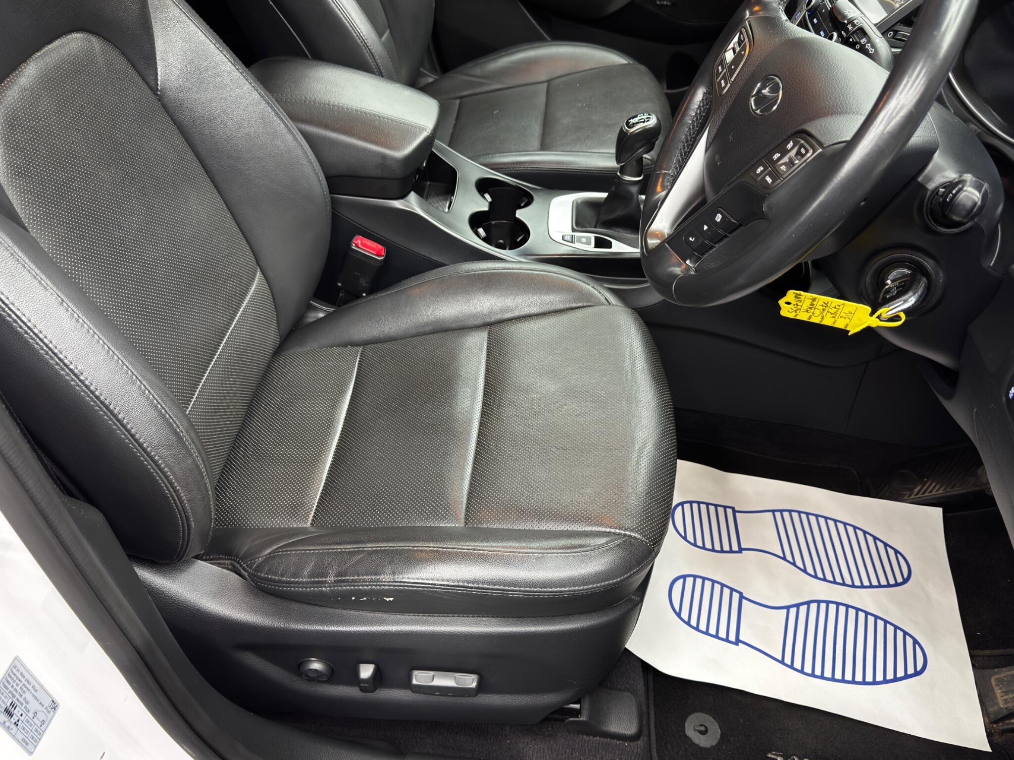 Hyundai Santa Fe - Image 13