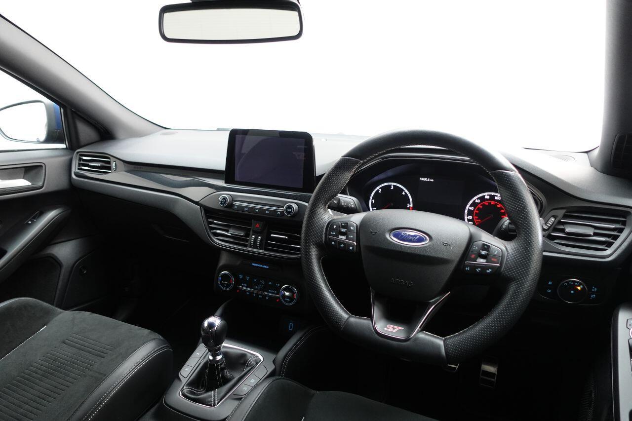 Ford Focus - Image 17