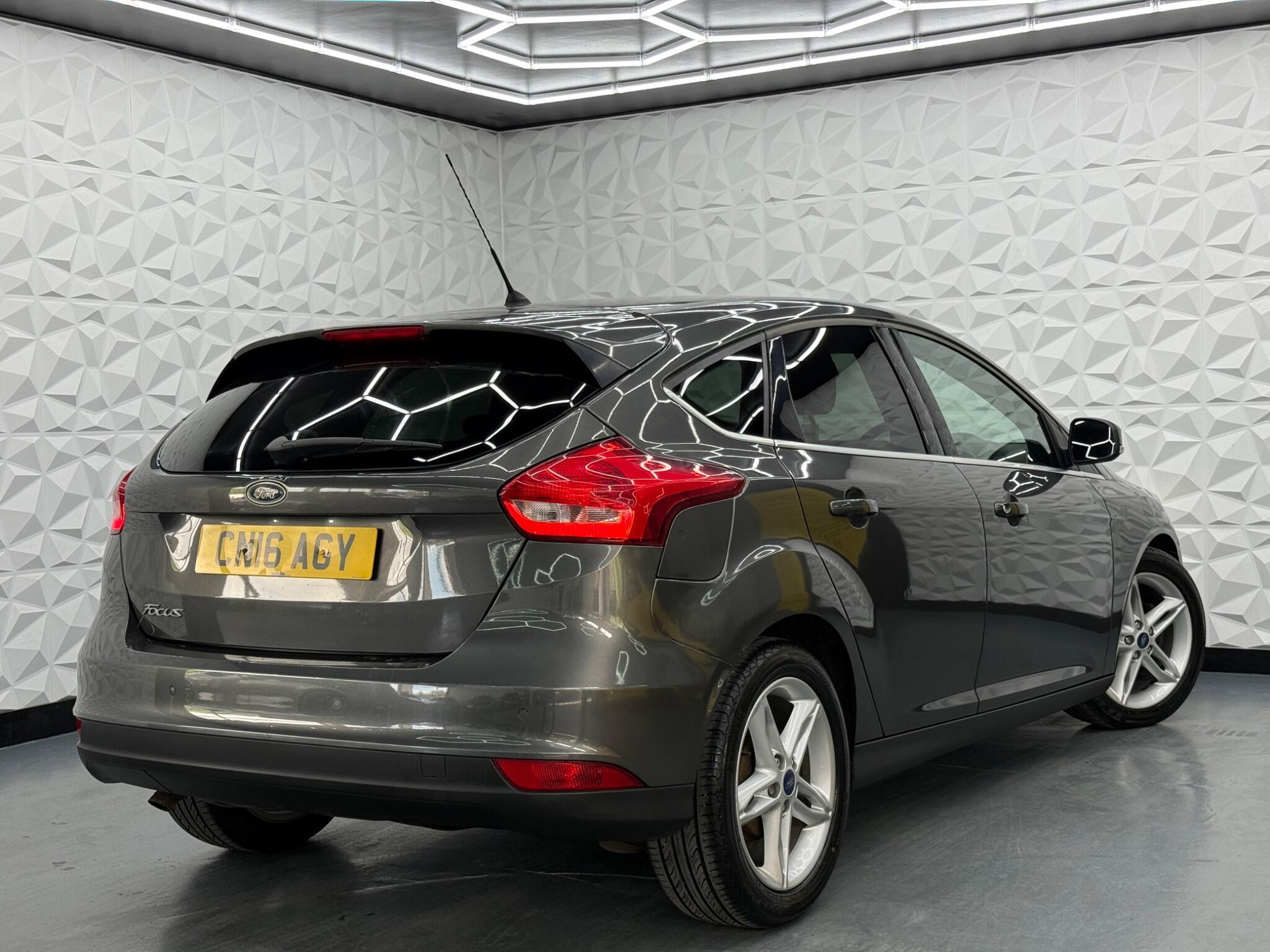 Ford Focus - Image 45