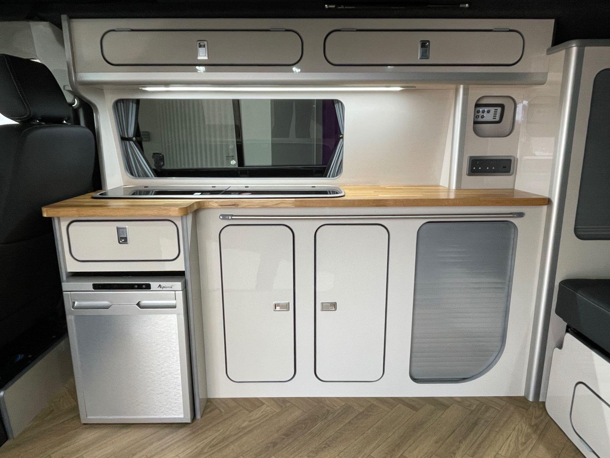 Volkswagen Transporter - Image 40