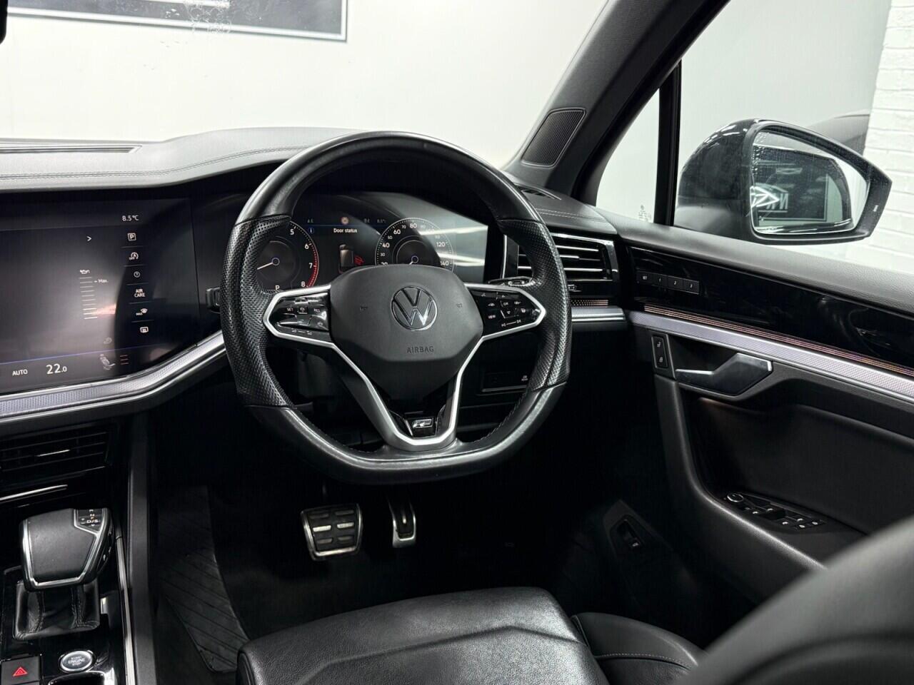 Volkswagen Touareg - Image 34