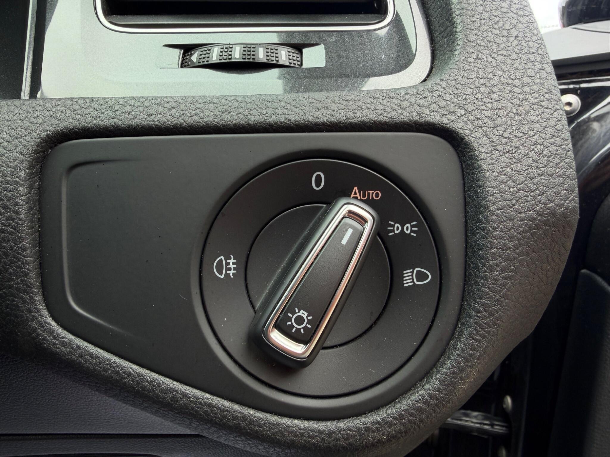 Volkswagen Golf - Image 18