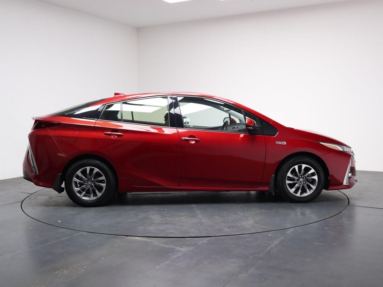 Toyota Prius - Image 14