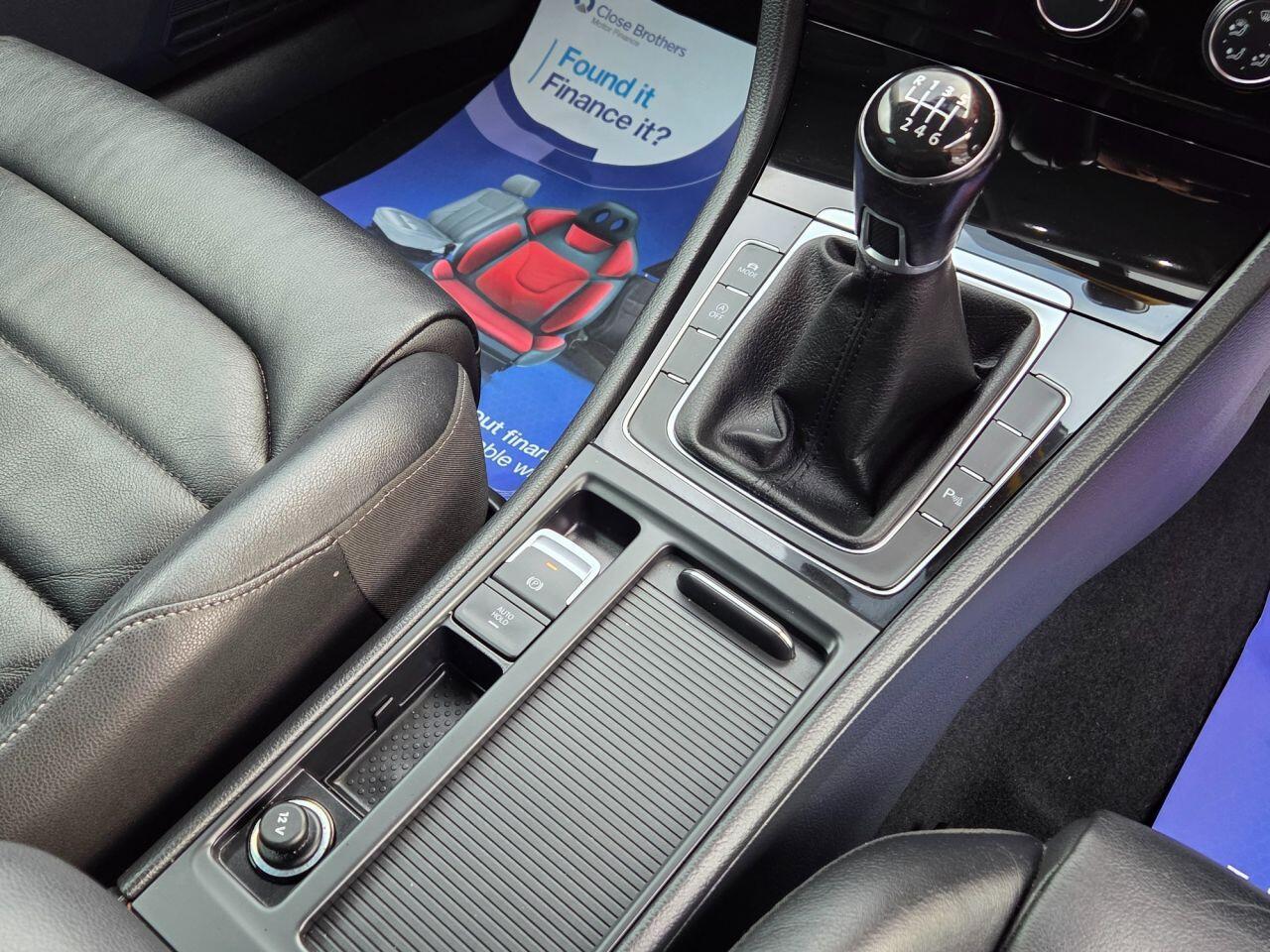 Volkswagen Golf - Image 35