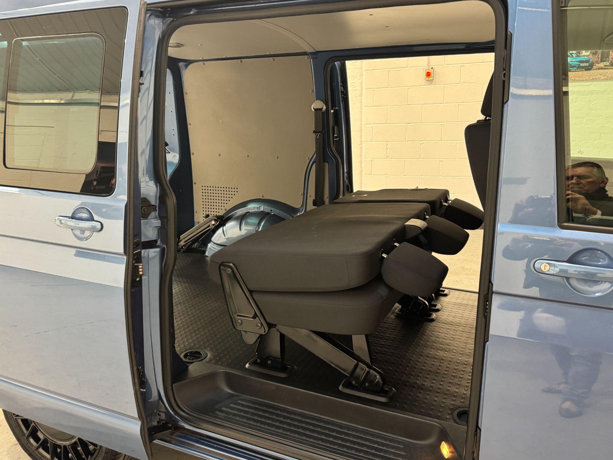 Volkswagen Transporter - Image 47