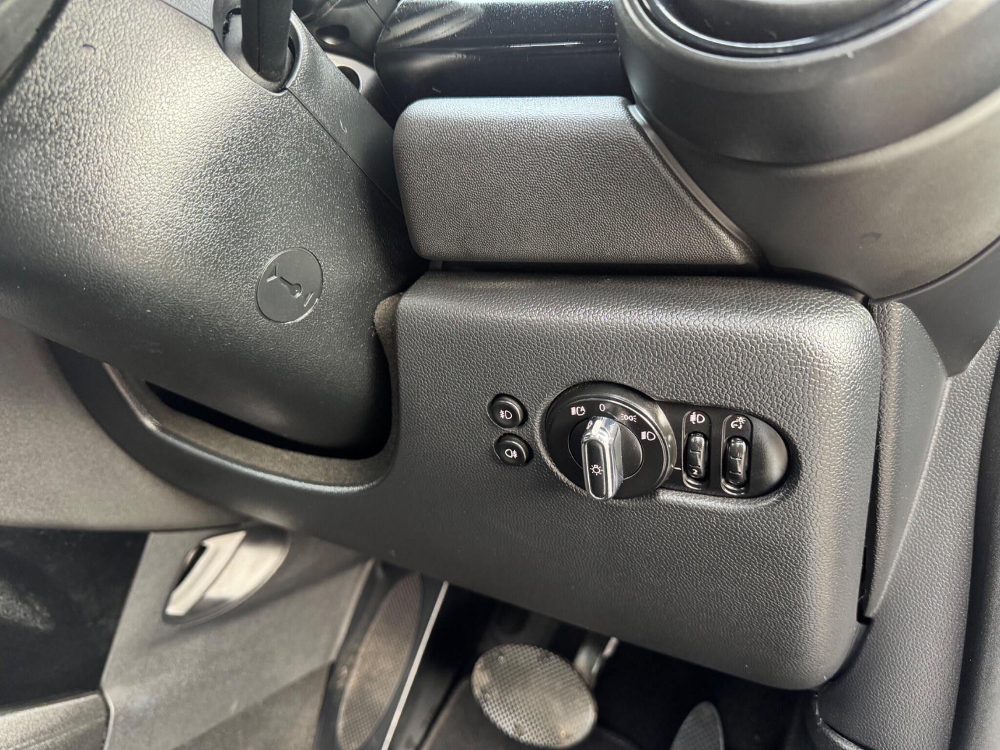 MINI Convertible - Image 35