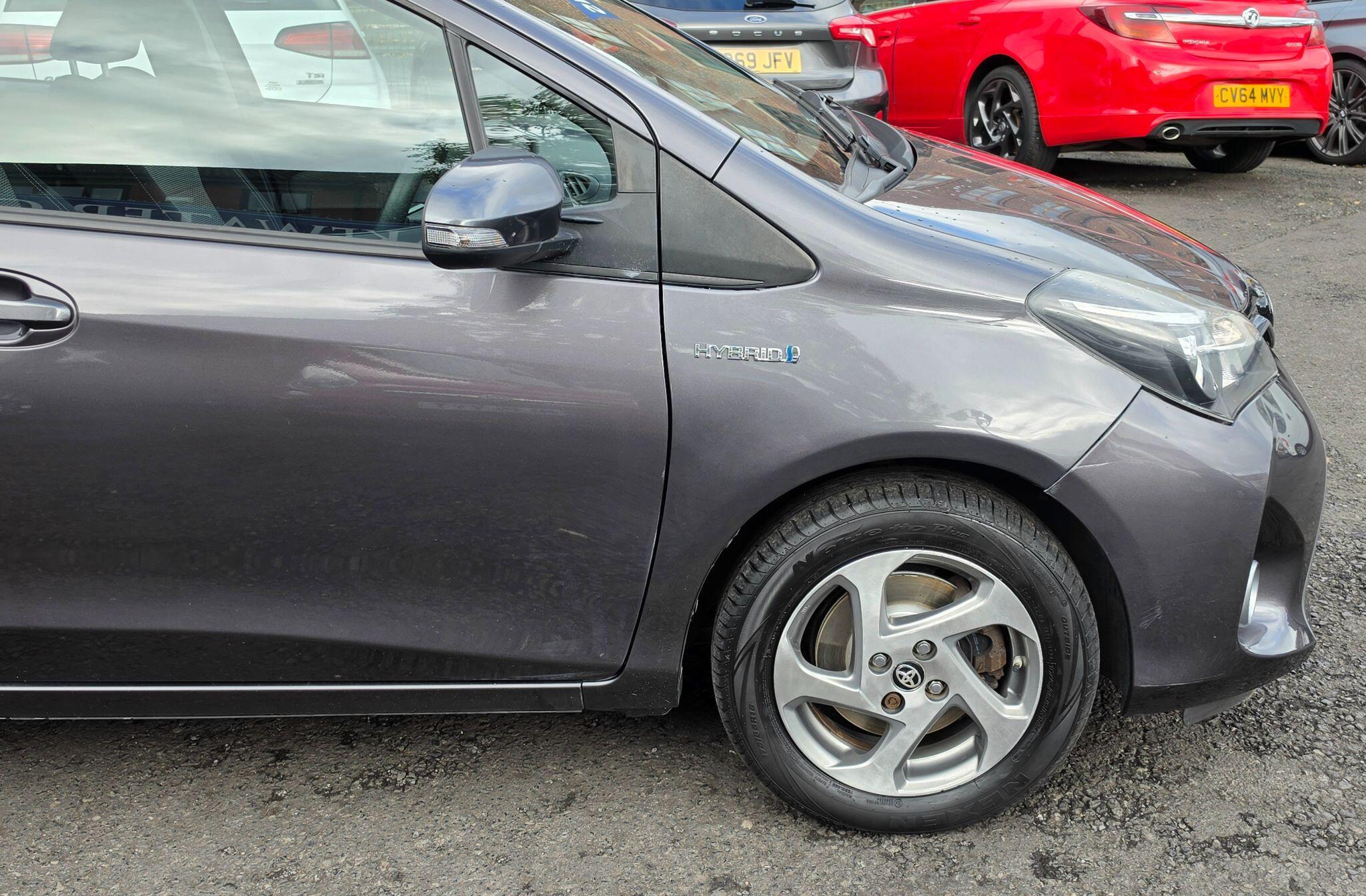 Toyota Yaris - Image 9