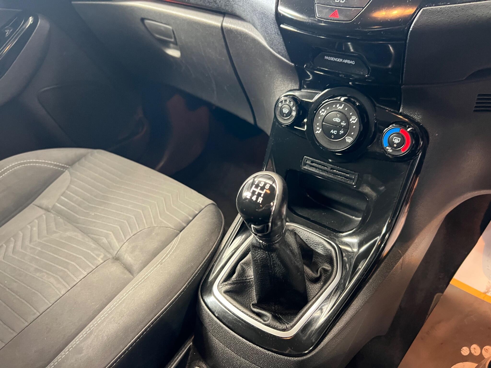 Ford Fiesta - Image 22