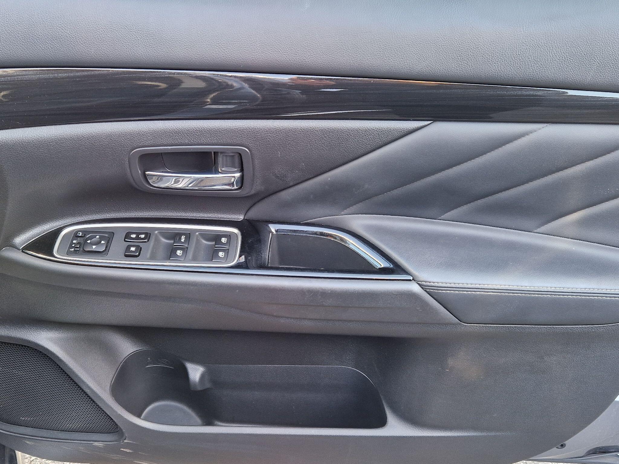 Mitsubishi Outlander - Image 33