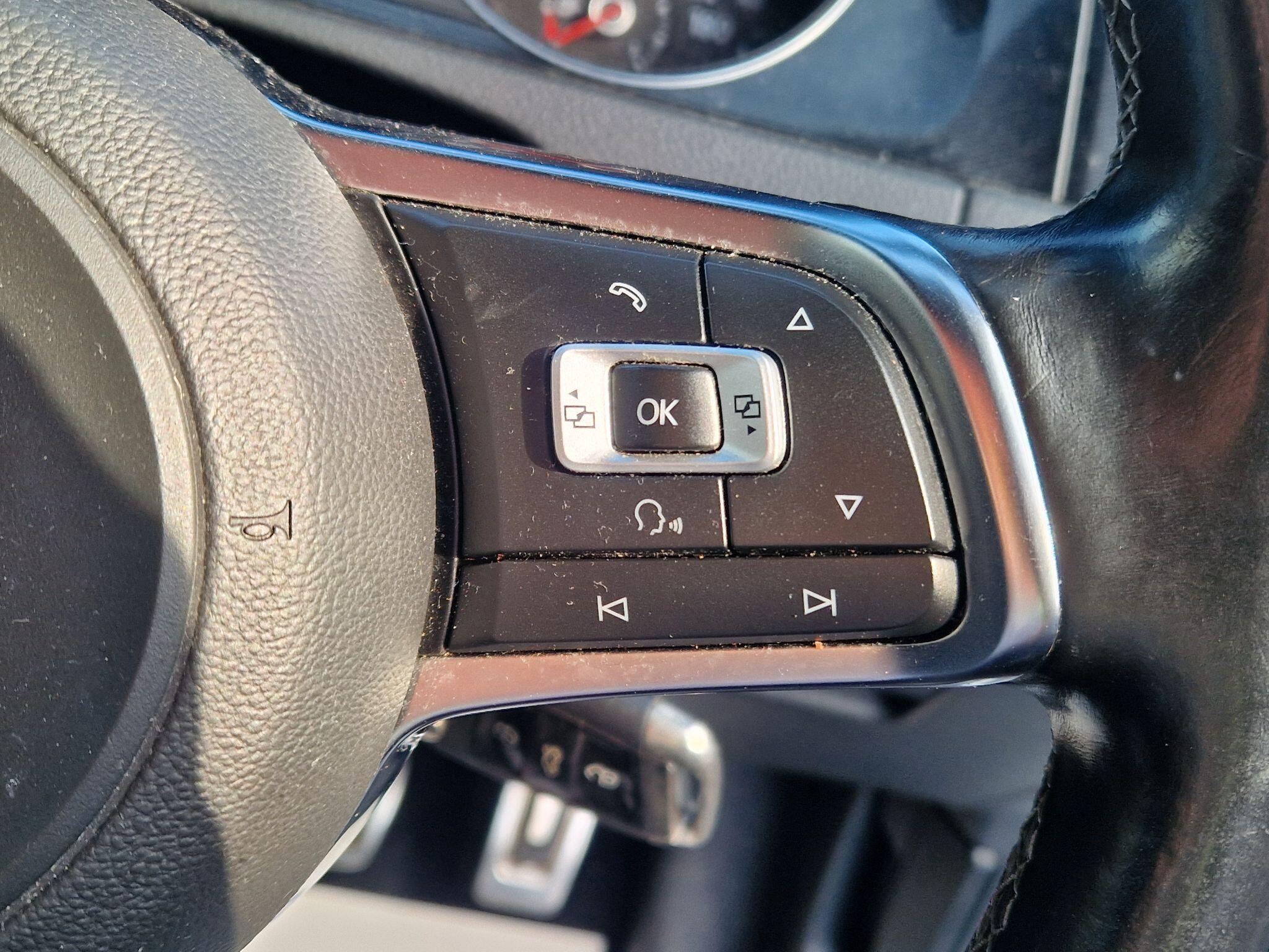 Volkswagen Golf - Image 34