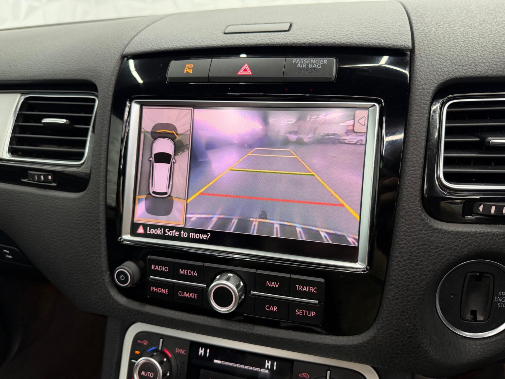 Volkswagen Touareg - Image 22