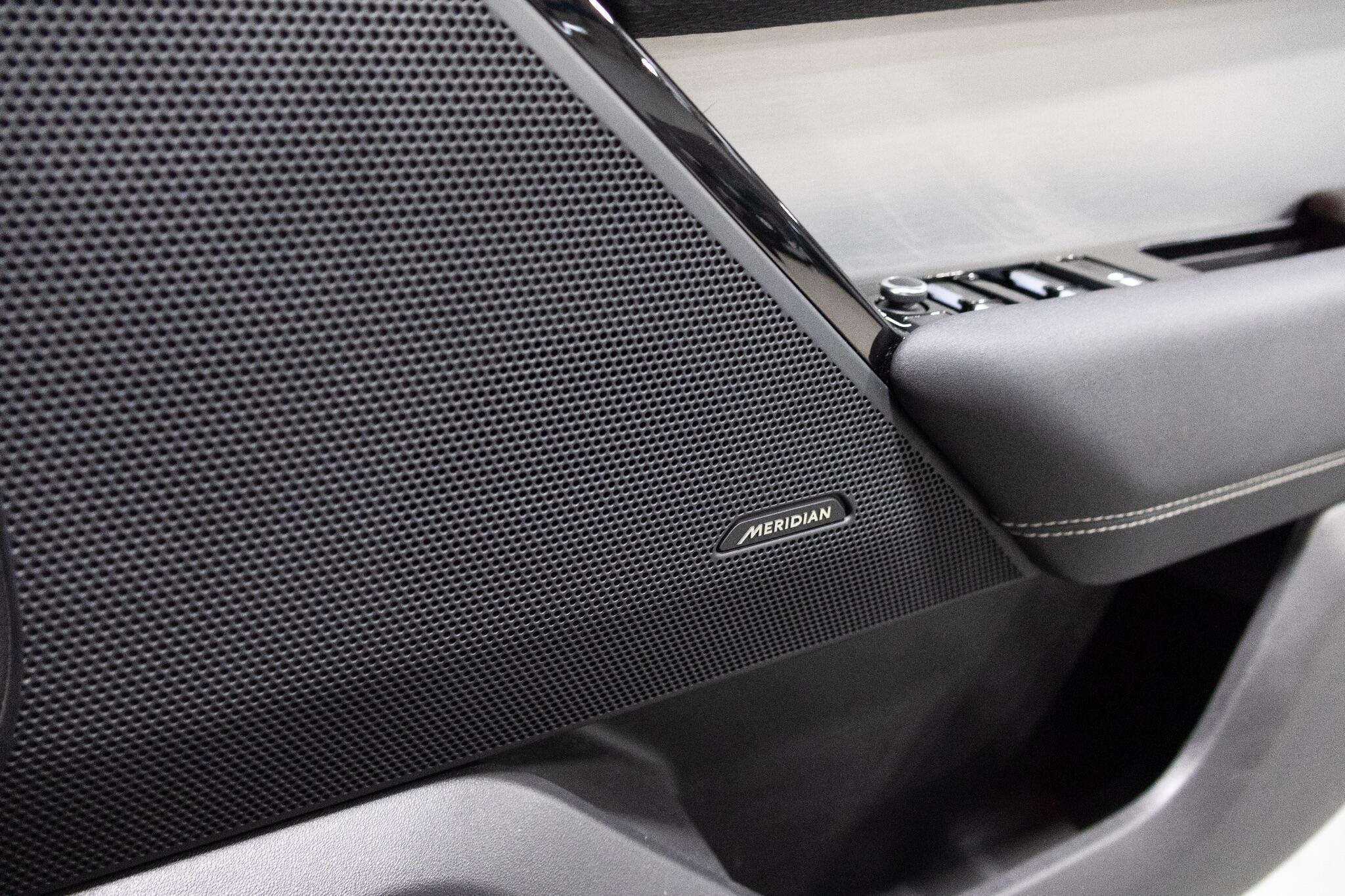 Land Rover Range Rover Velar - Image 34