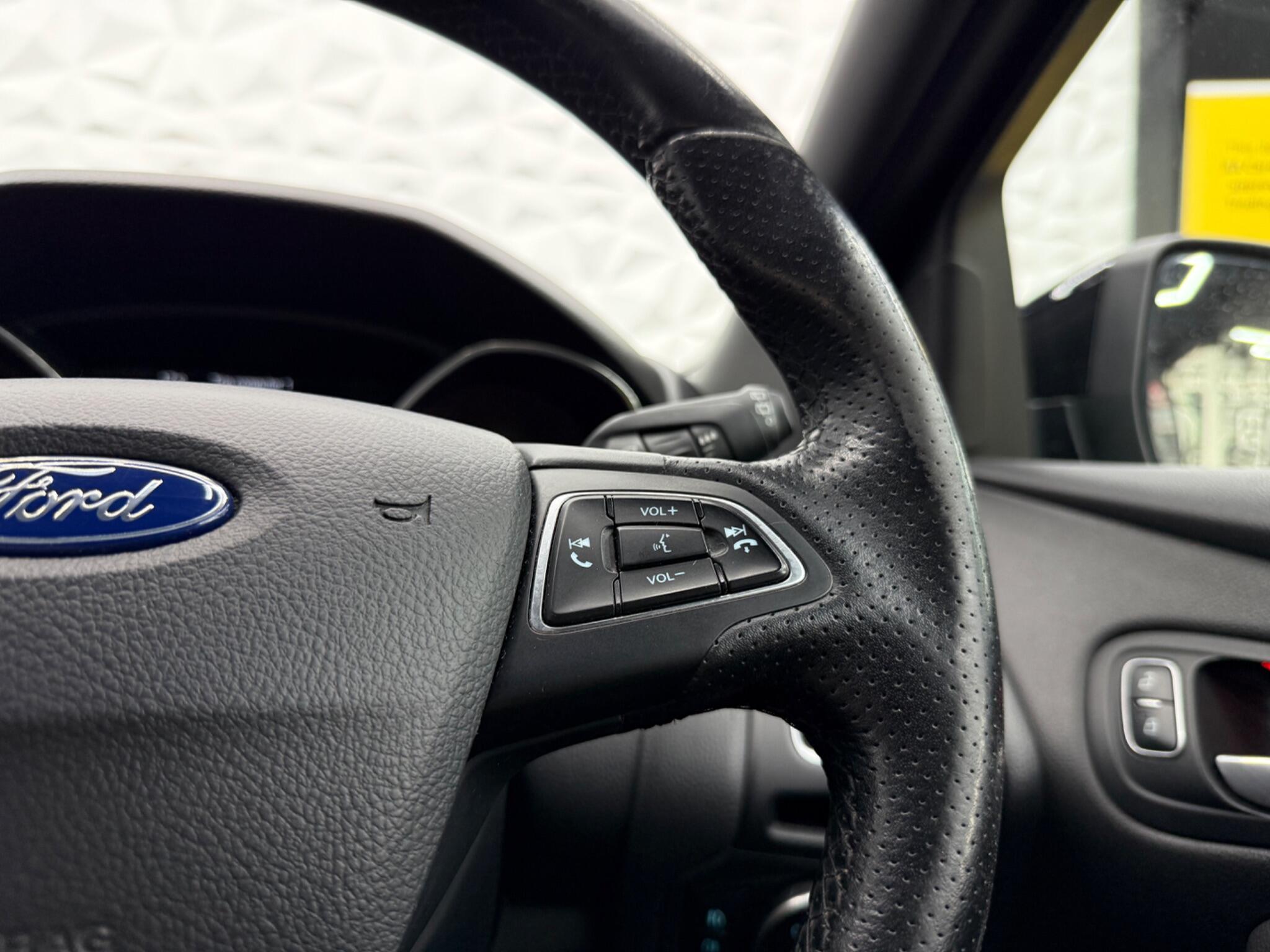 Ford Focus - Image 36