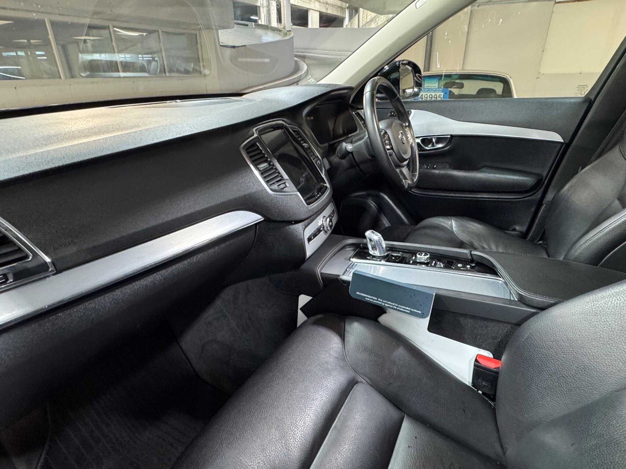 Volvo XC90 - Image 11