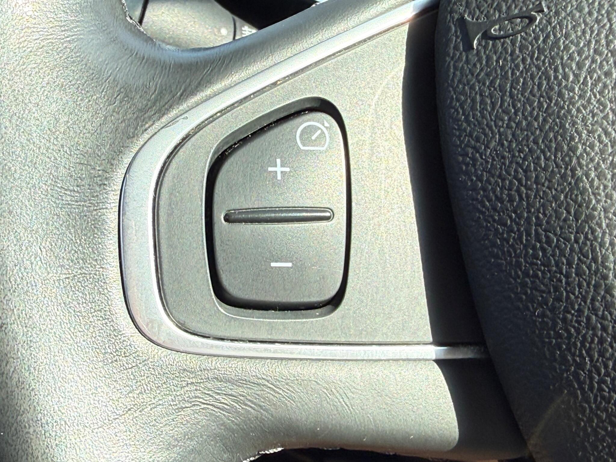 Renault Clio - Image 26