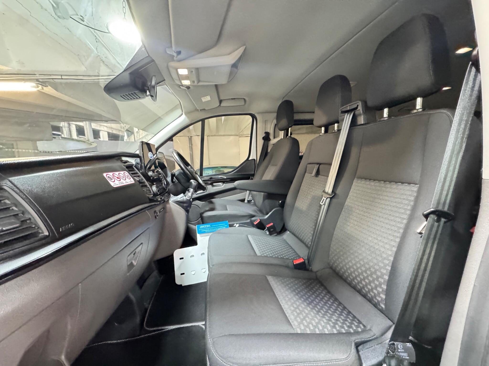 Ford TOURNEO CUSTOM - Image 10