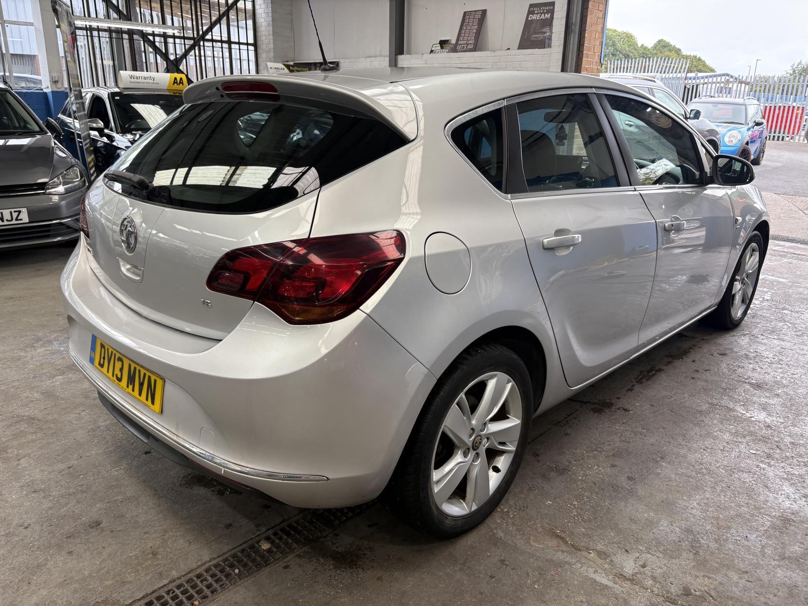 Vauxhall Astra - Image 9
