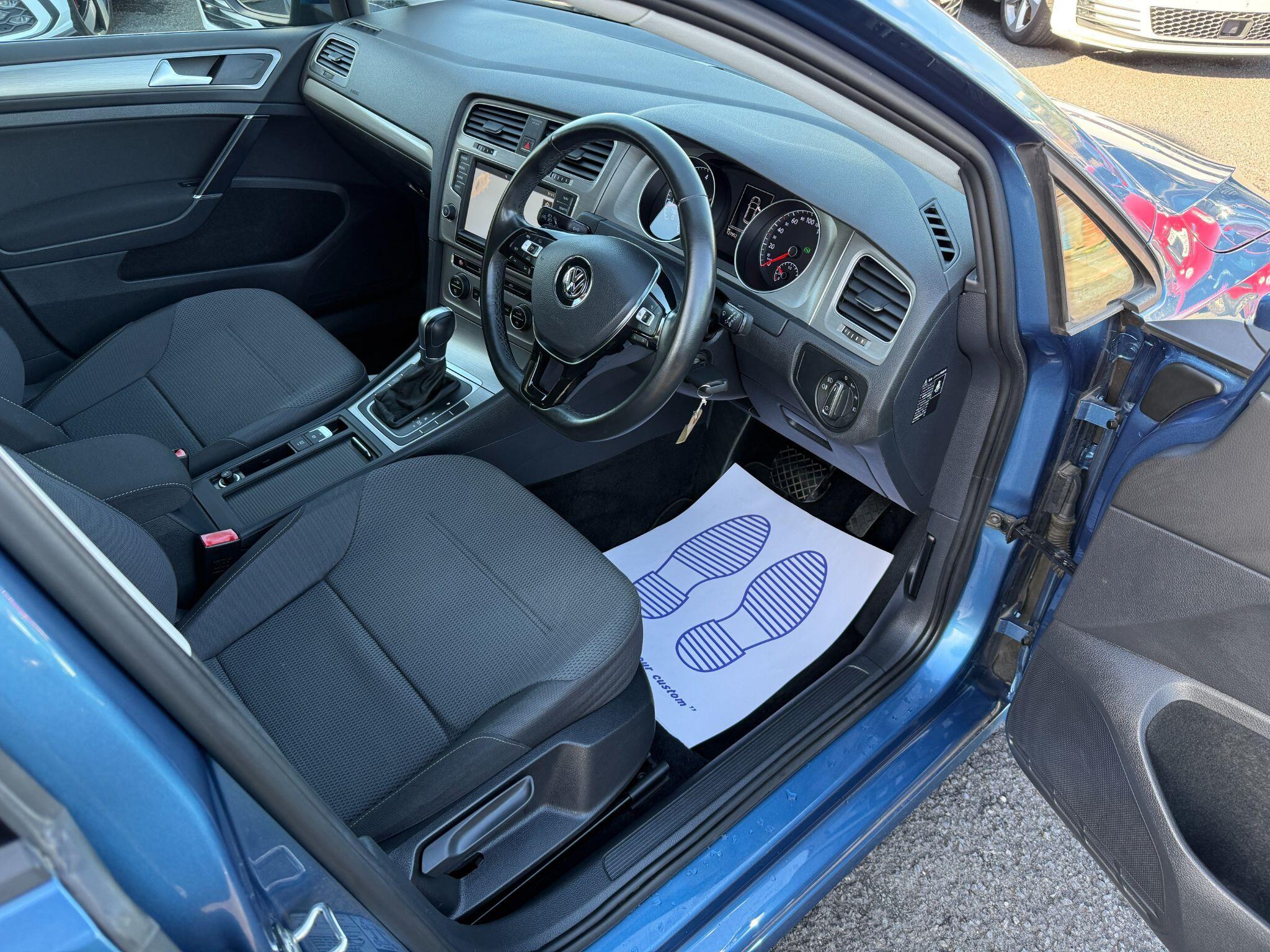 Volkswagen Golf - Image 25