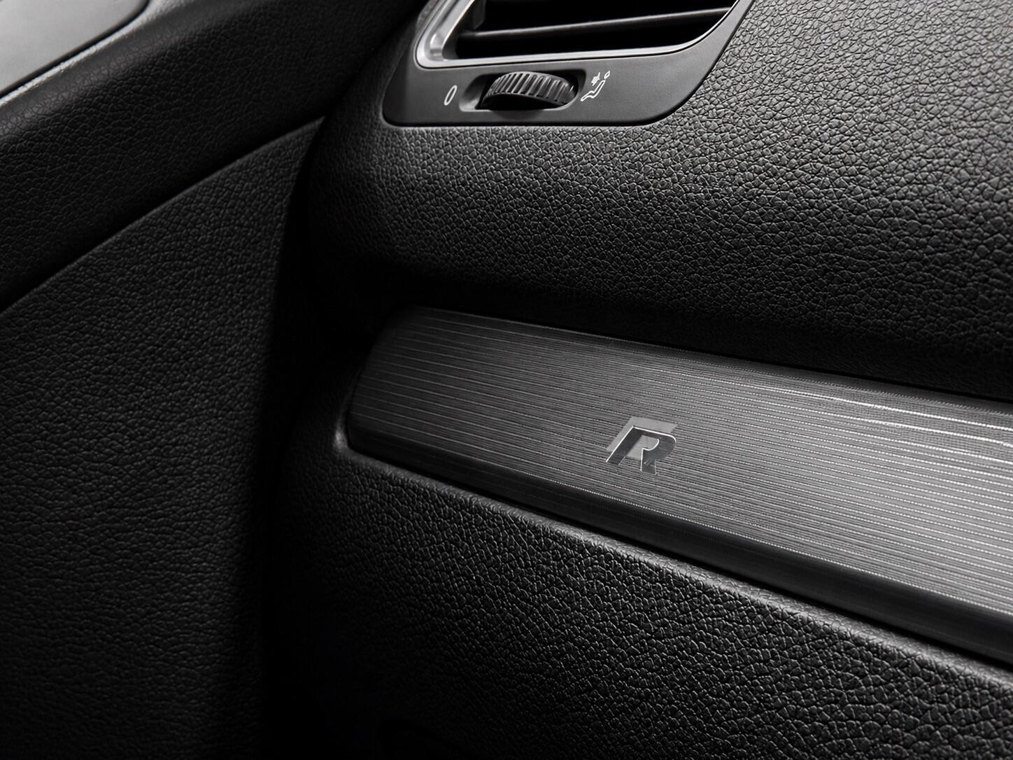Volkswagen Golf - Image 34