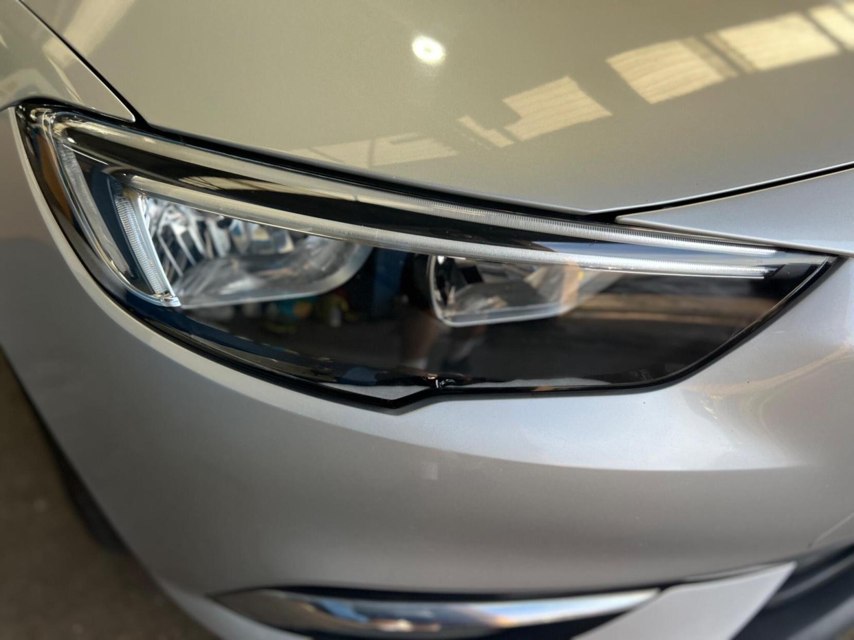 Vauxhall Insignia - Image 11