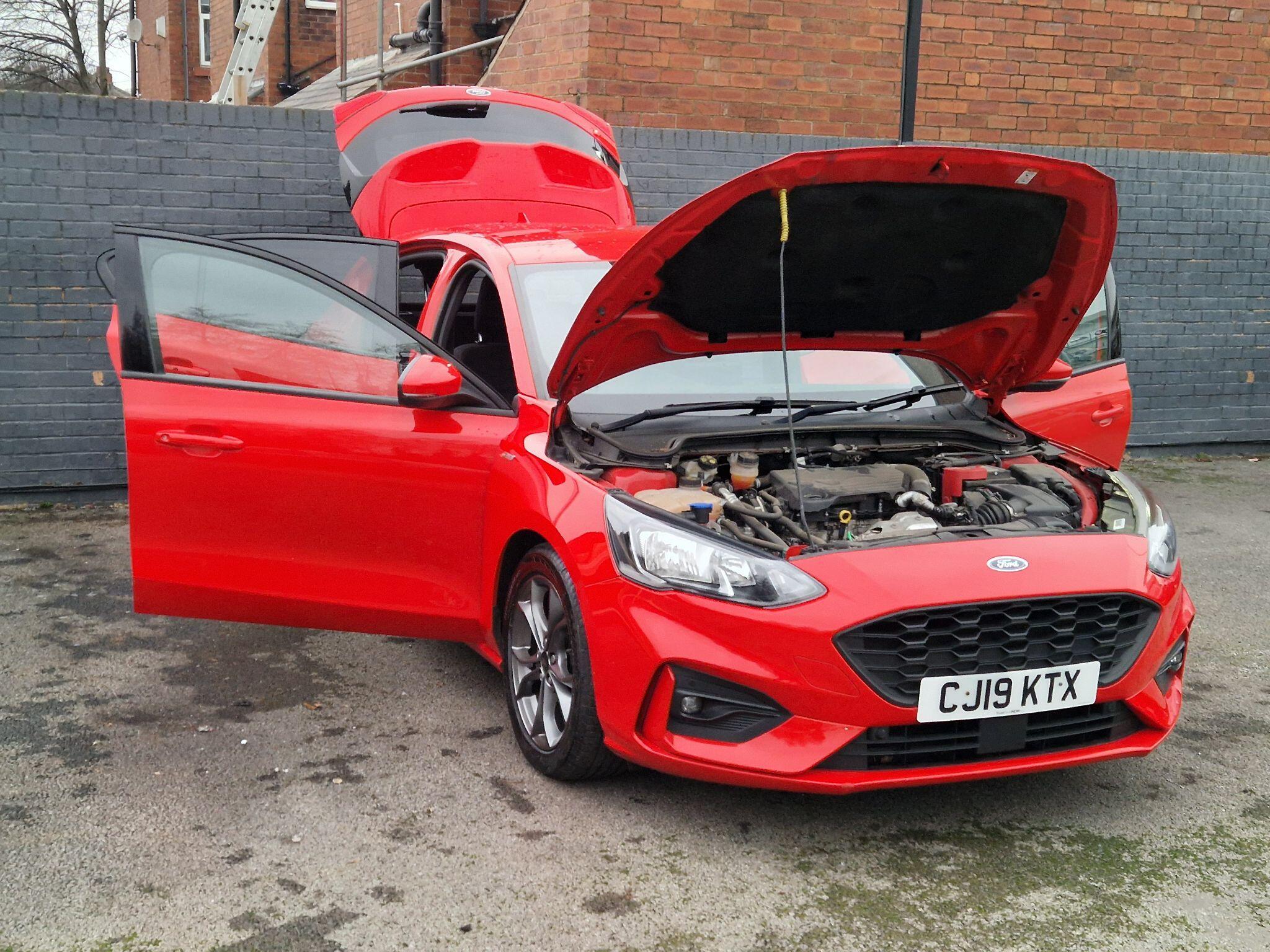 Ford Focus - Image 12