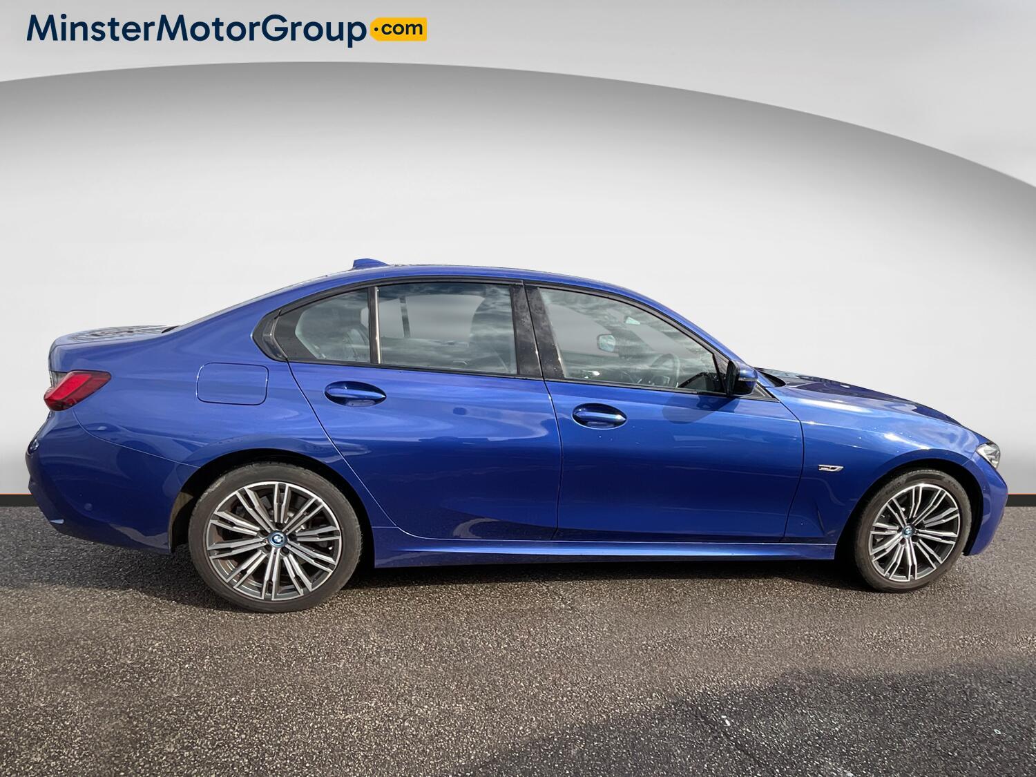 BMW 3 Series - Image 2