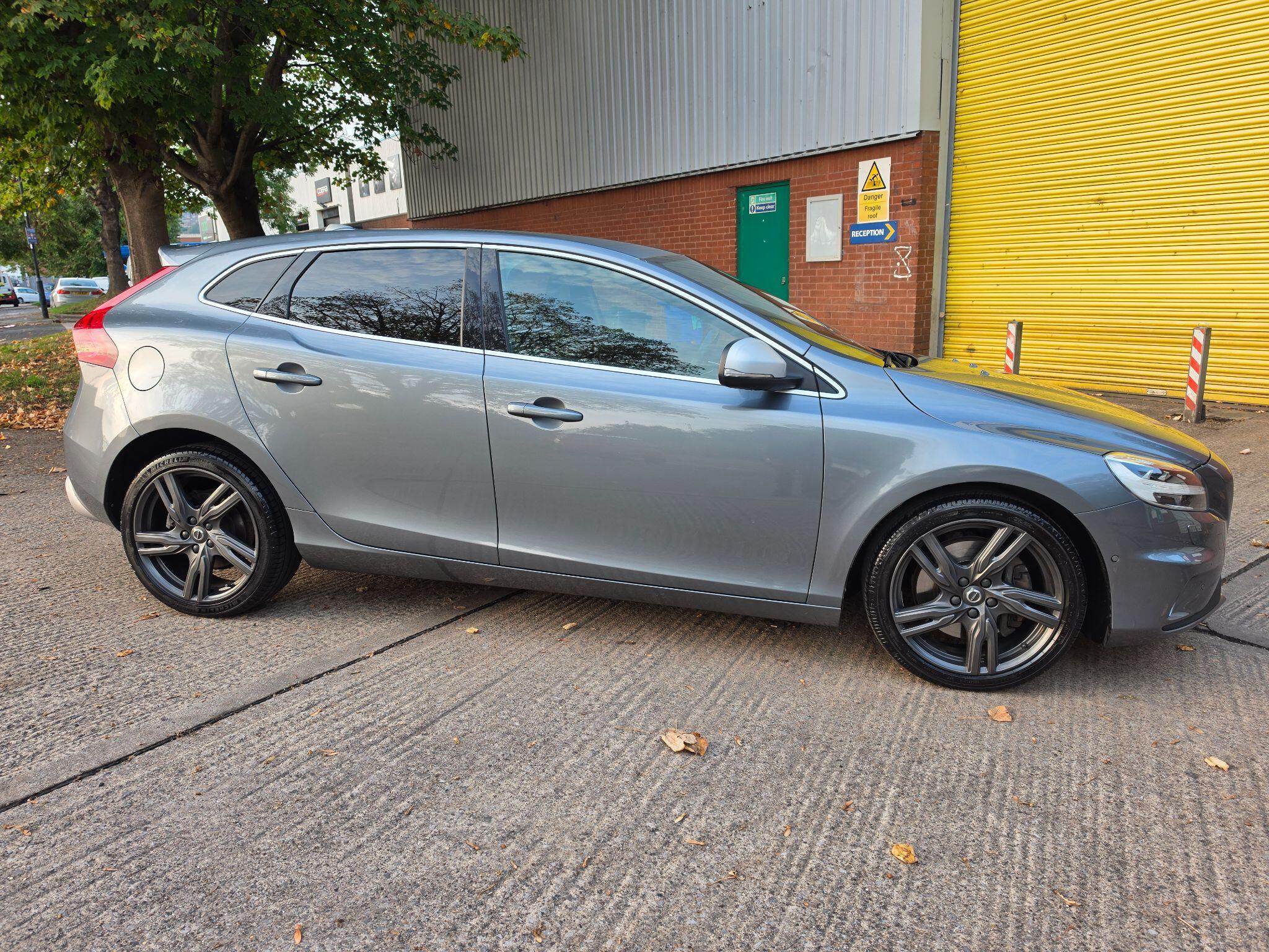 Volvo V40 - Image 9