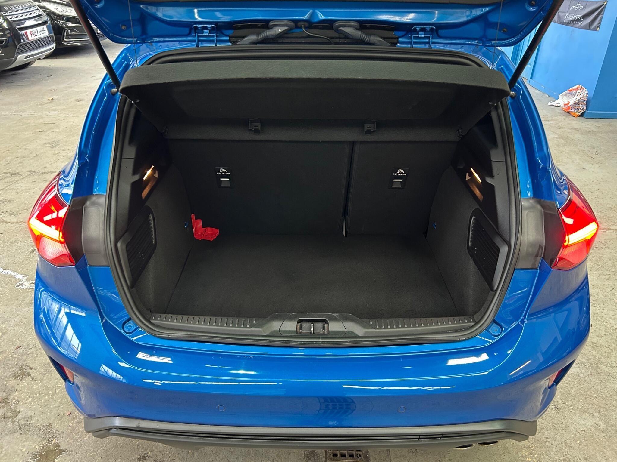 Ford Focus - Image 37