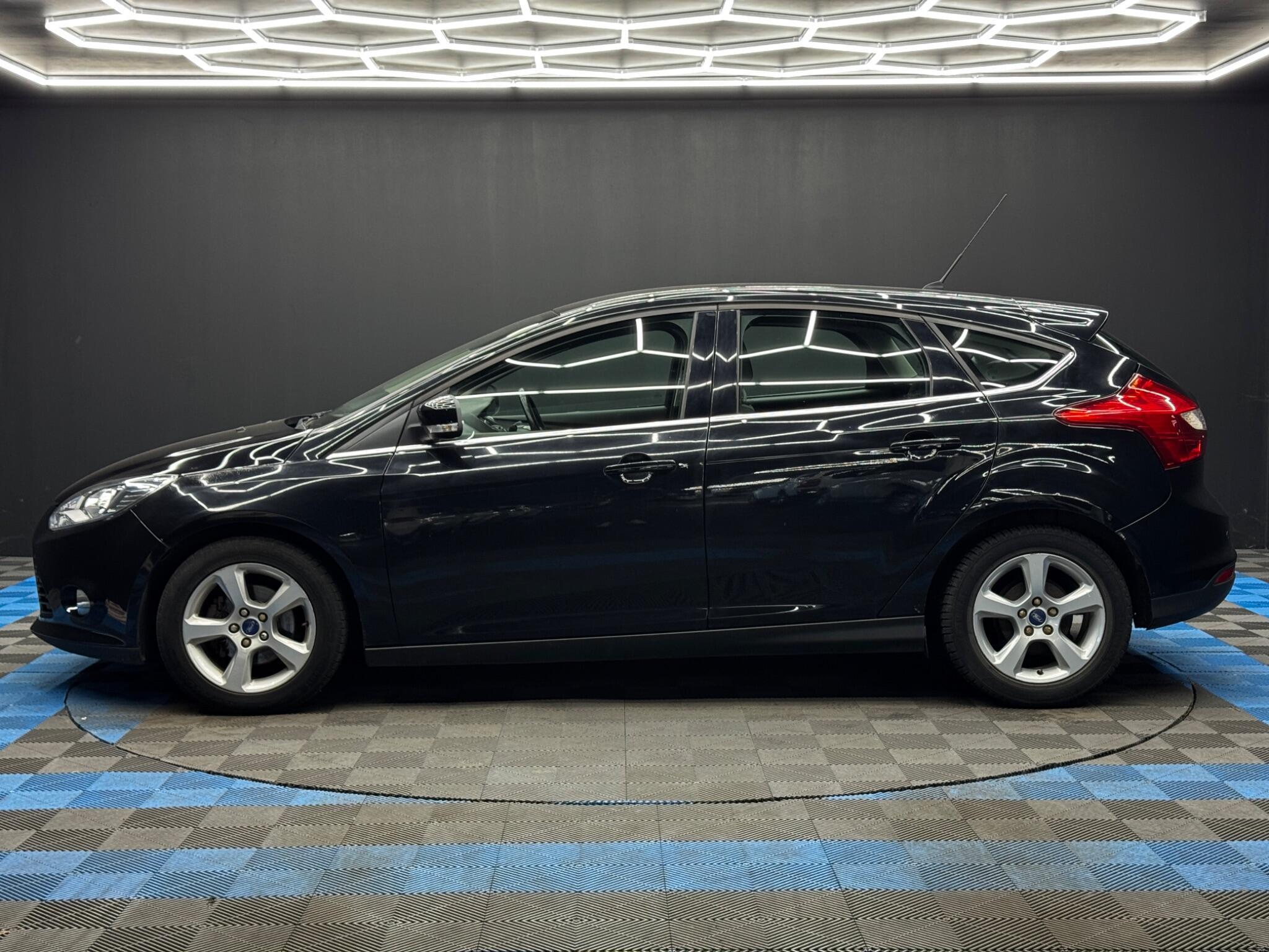 Ford Focus - Image 8