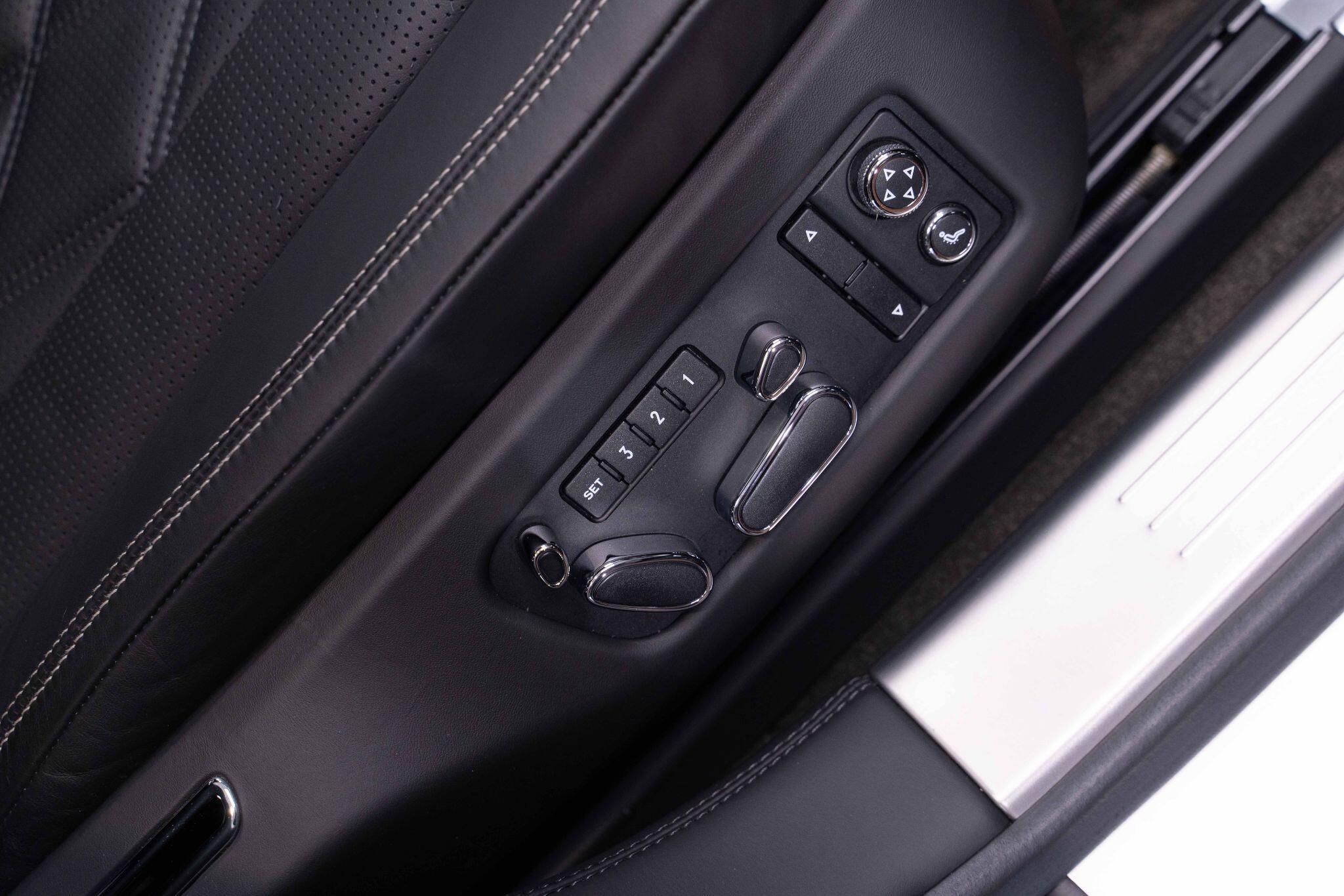 Bentley Flying Spur - Image 9