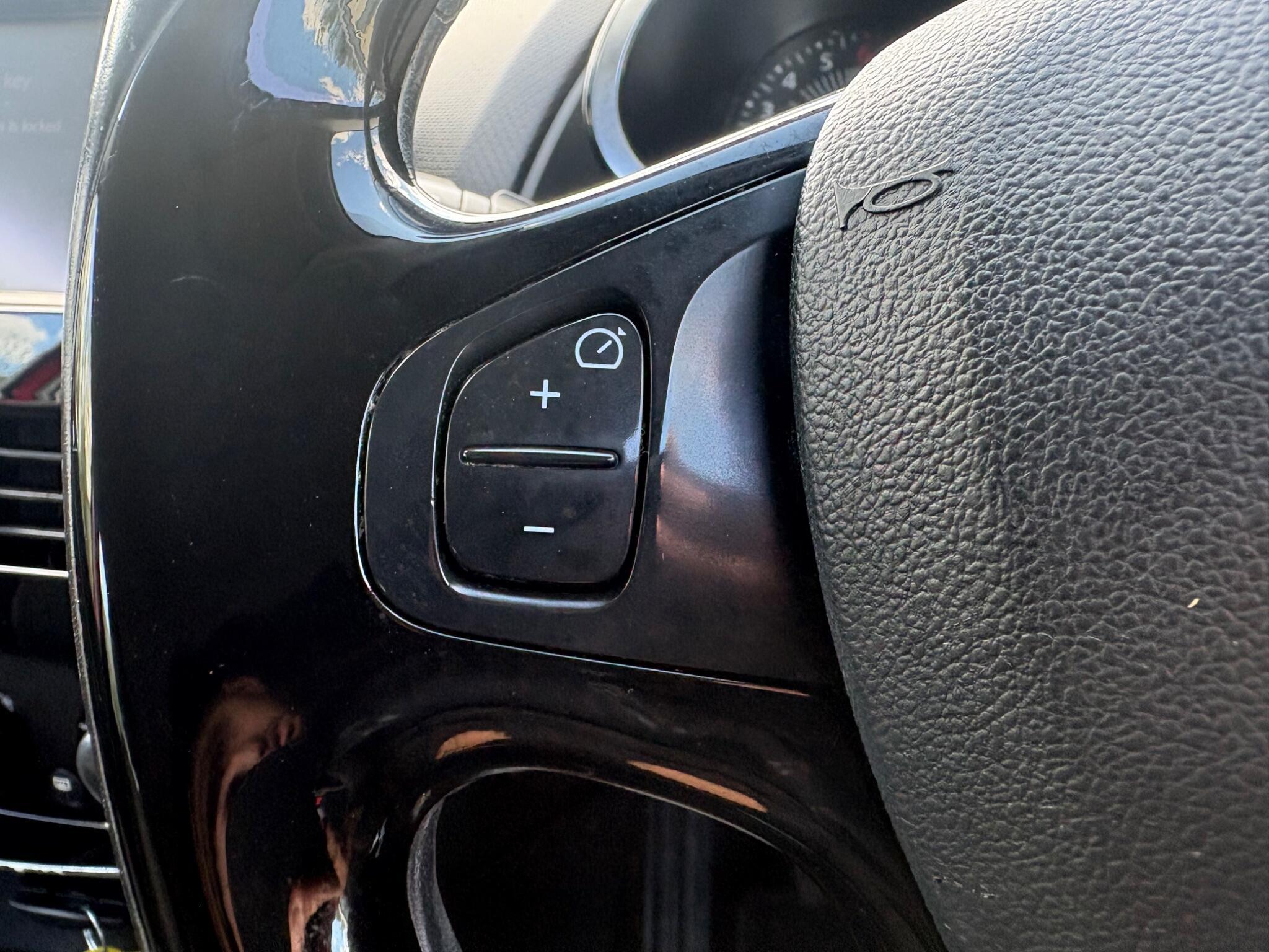 Renault Clio - Image 29