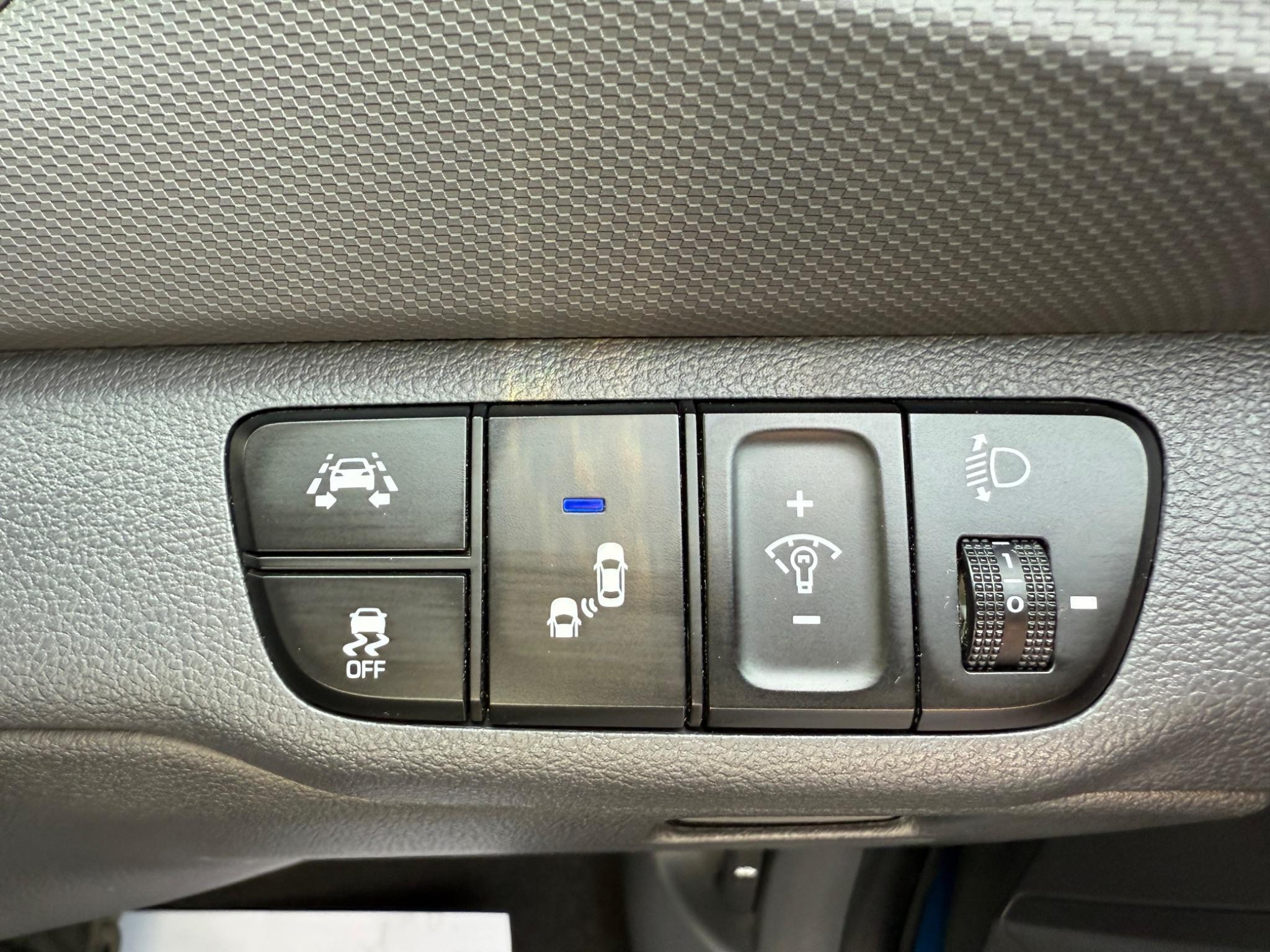 Hyundai Ioniq - Image 30