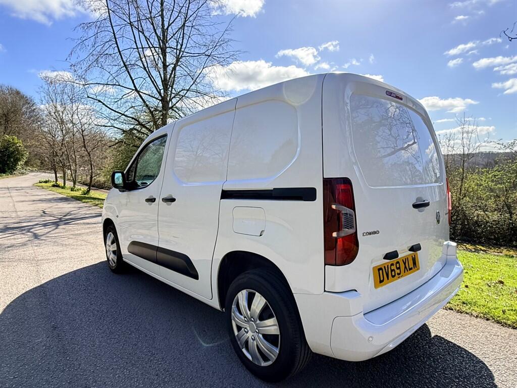 Vauxhall Combo - Image 15