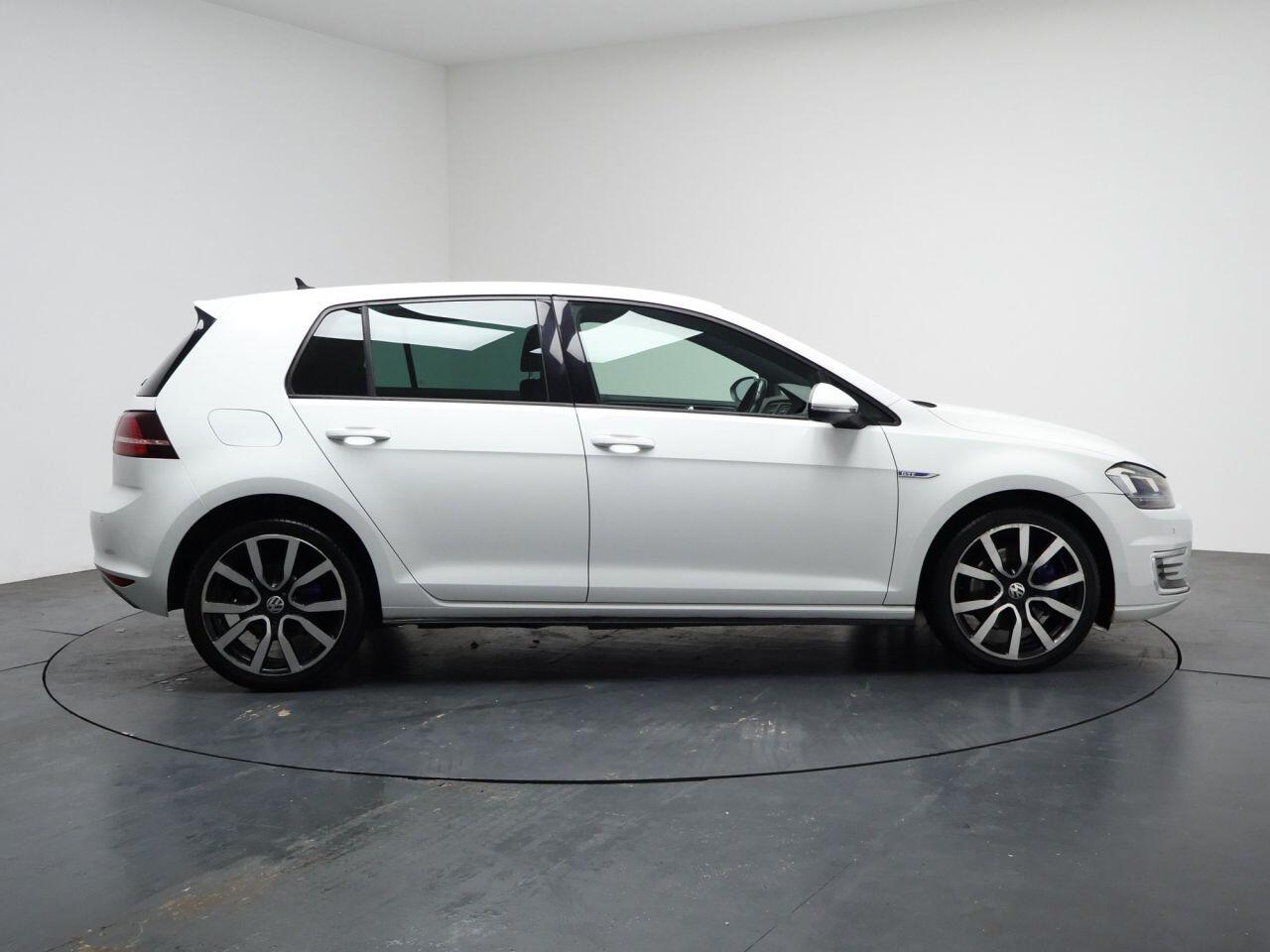 Volkswagen Golf - Image 14