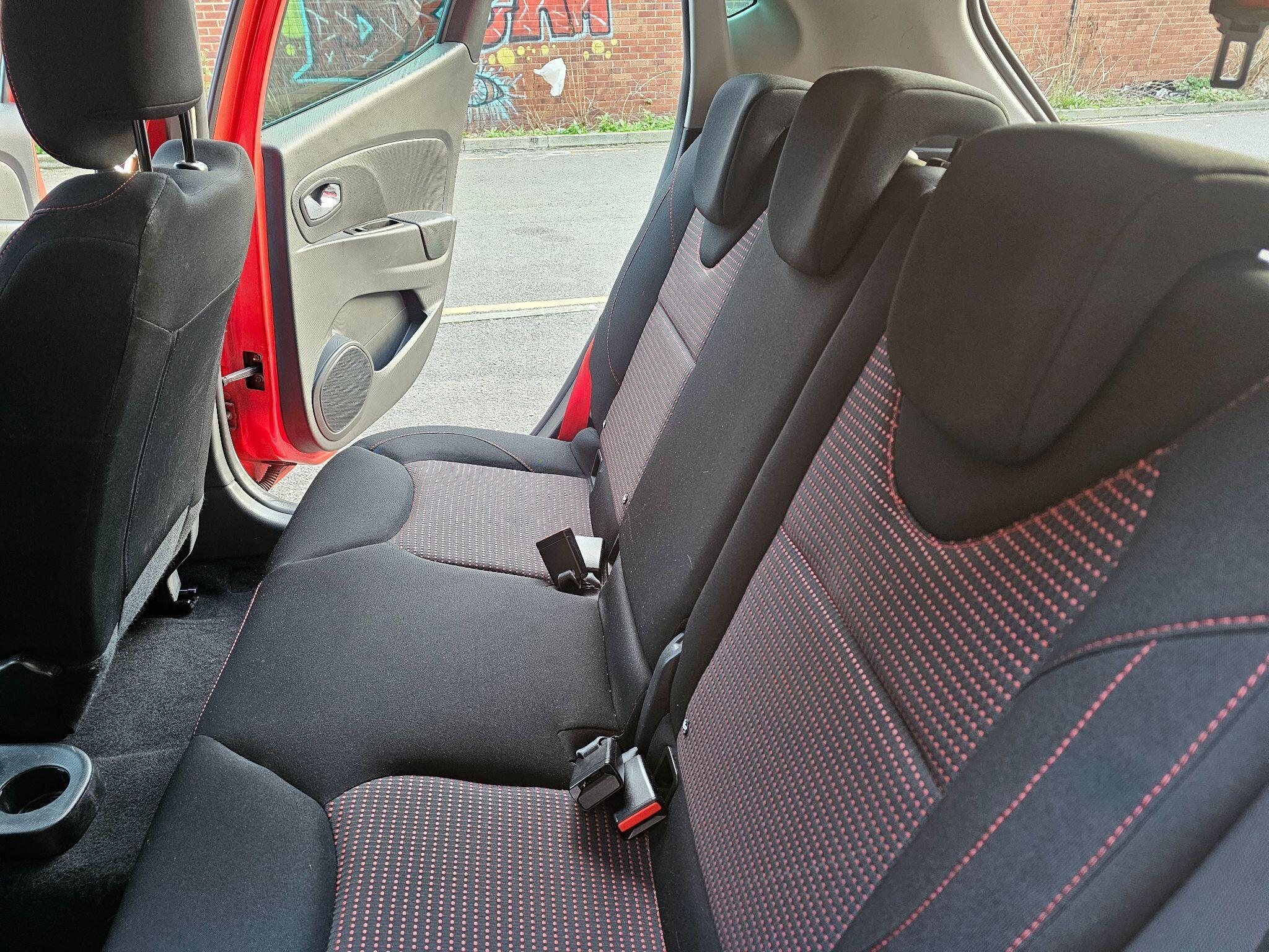 Renault Clio - Image 17