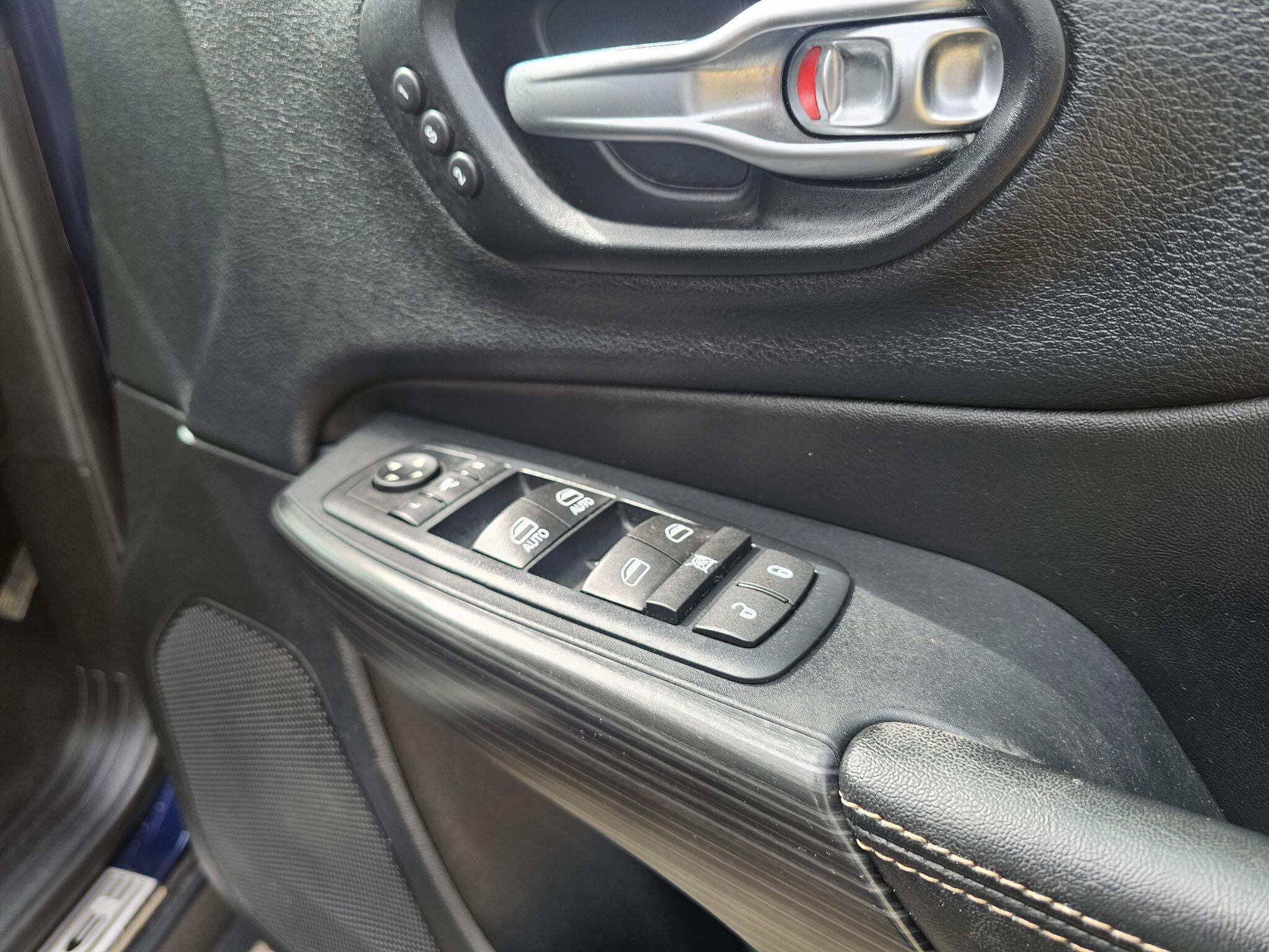 Jeep Cherokee - Image 17