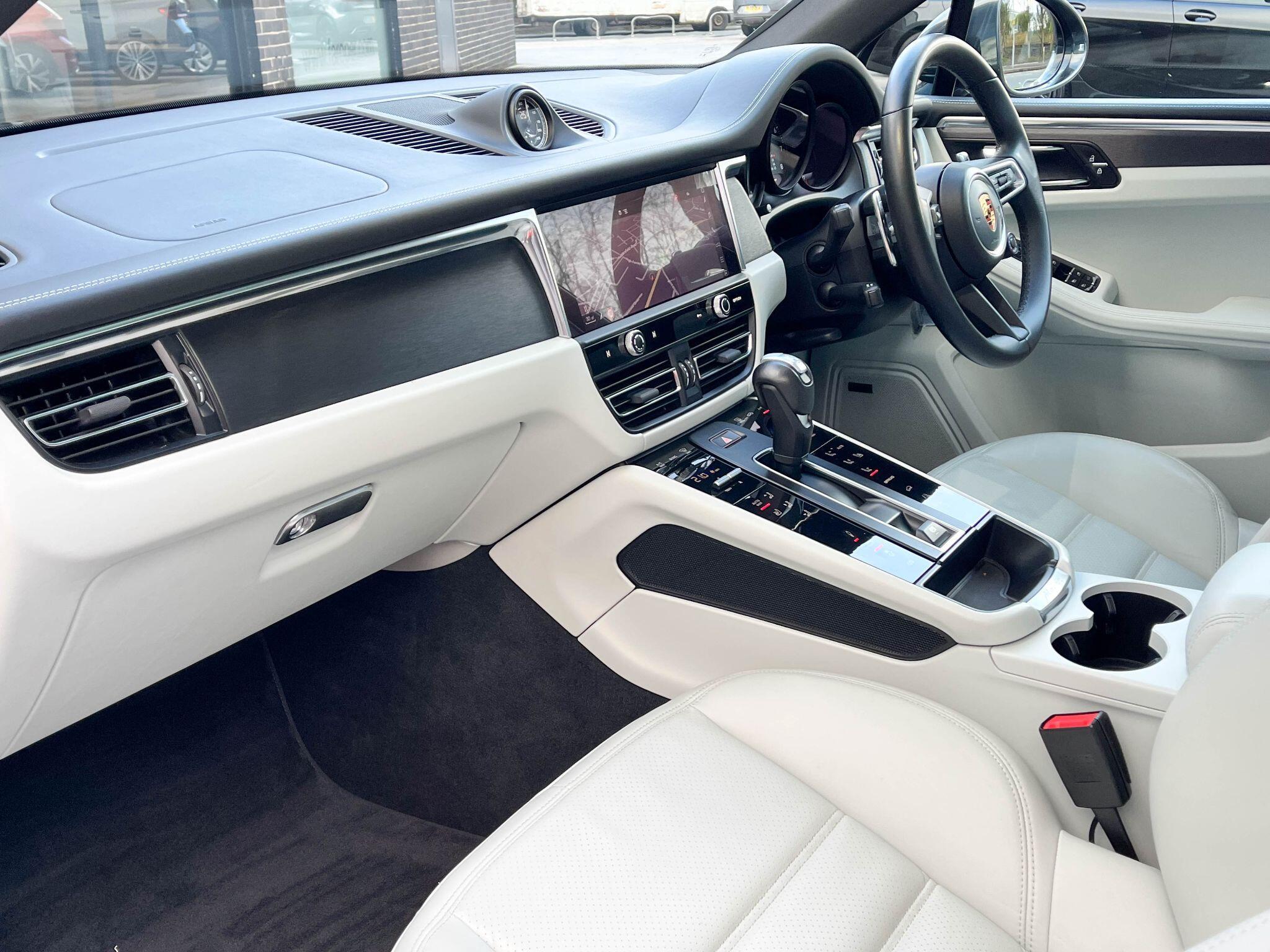Porsche Macan - Image 6