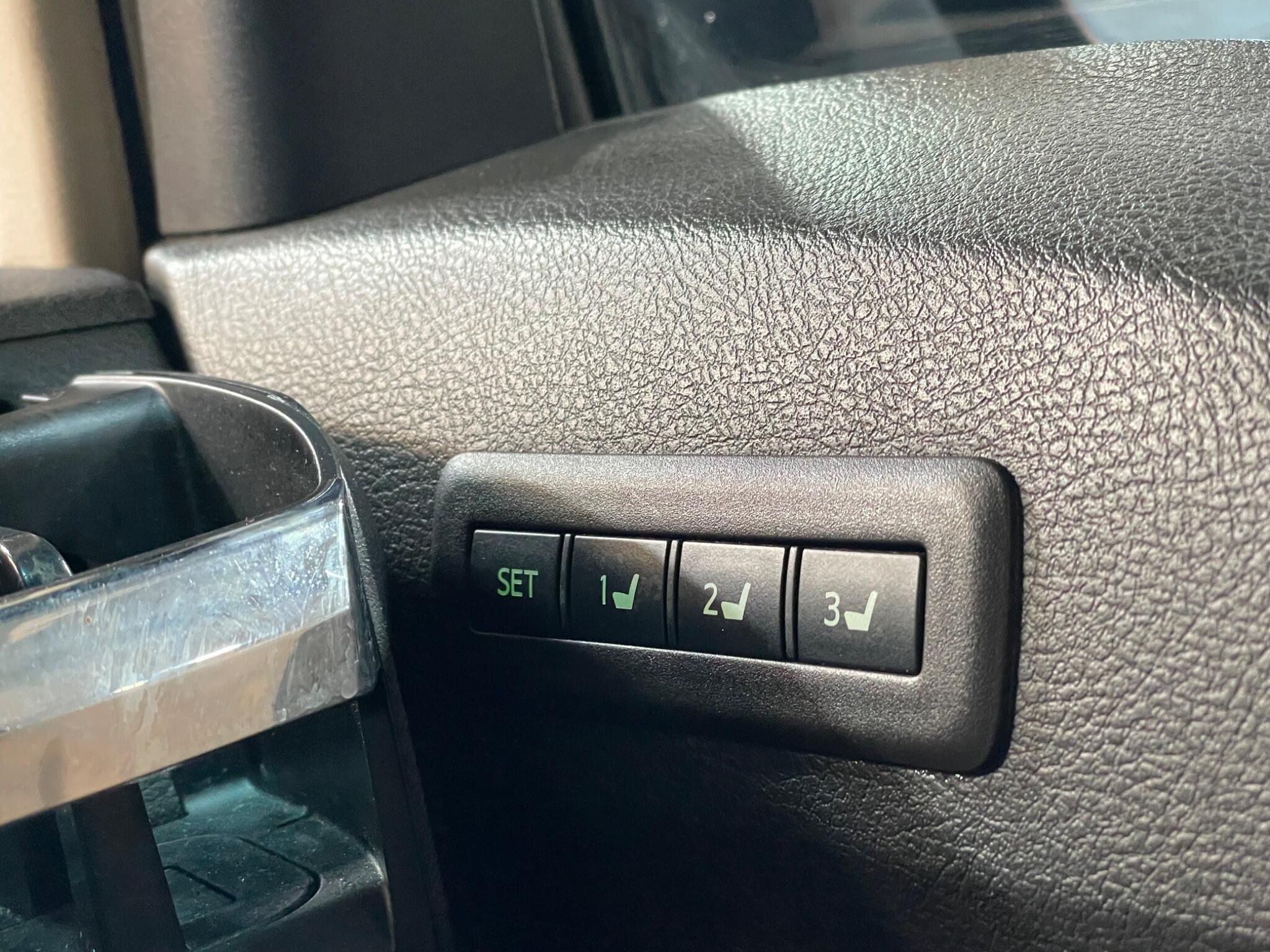 Toyota Vellfire - Image 19