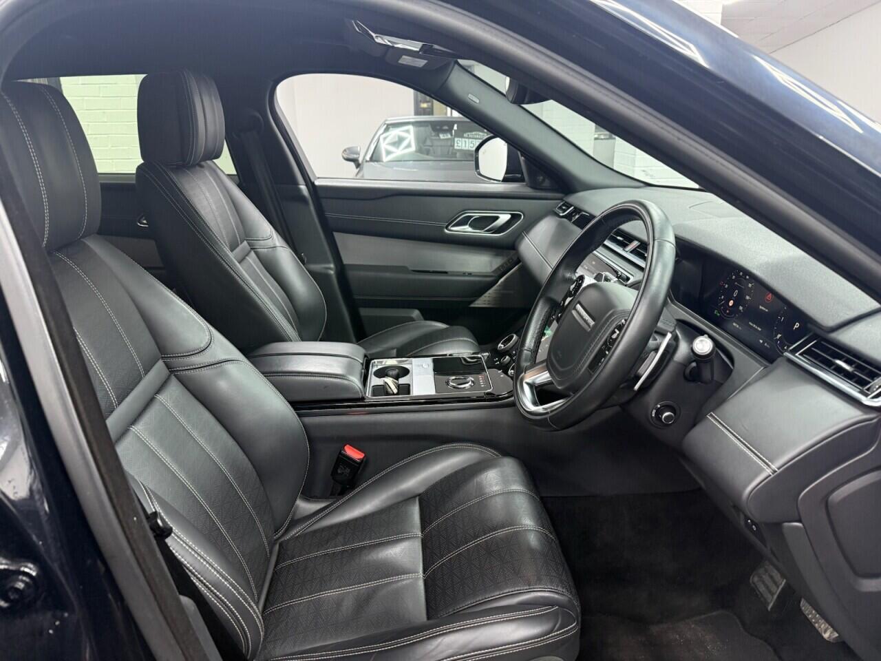 Land Rover Range Rover Velar - Image 13