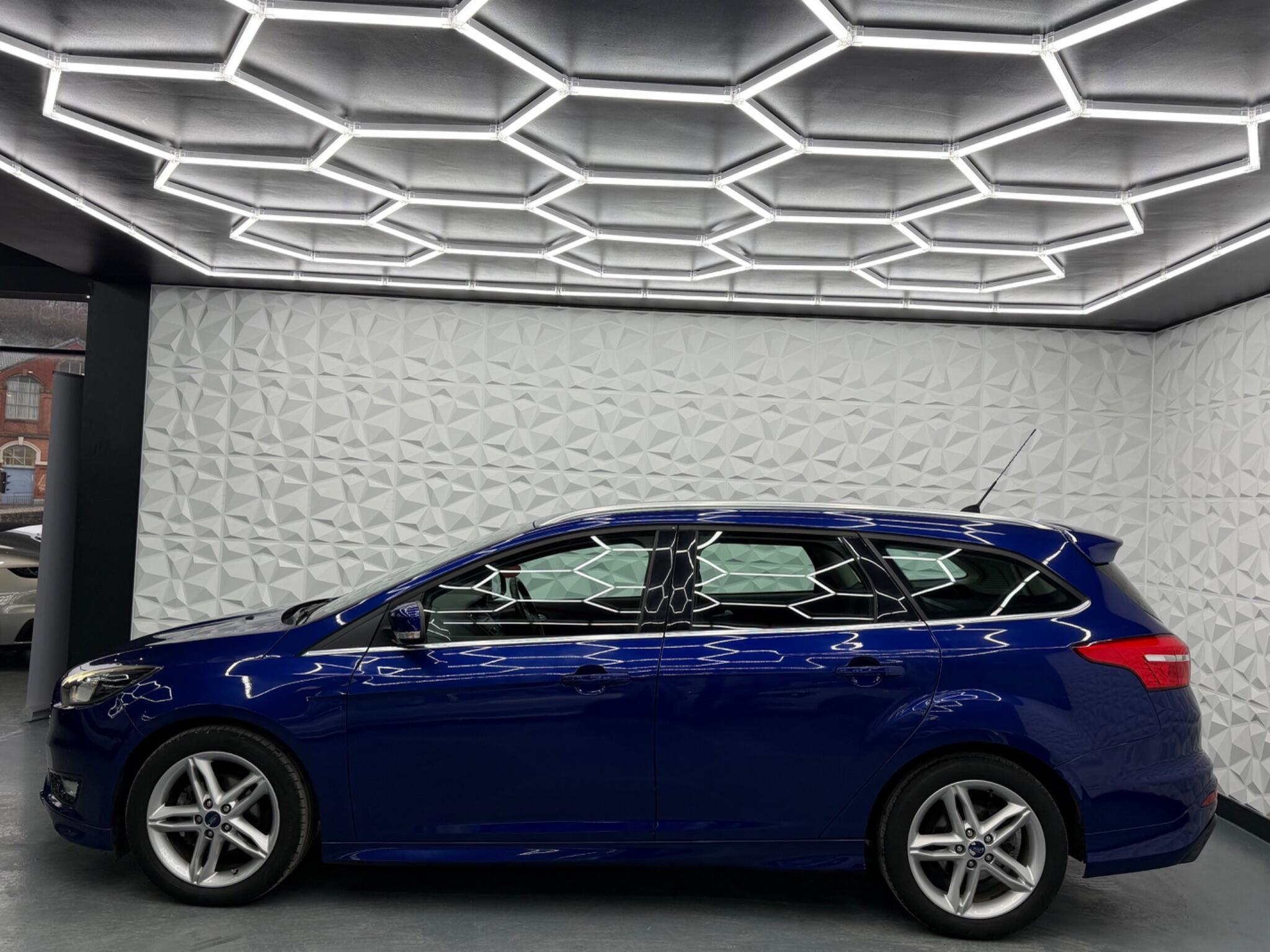 Ford Focus - Image 8