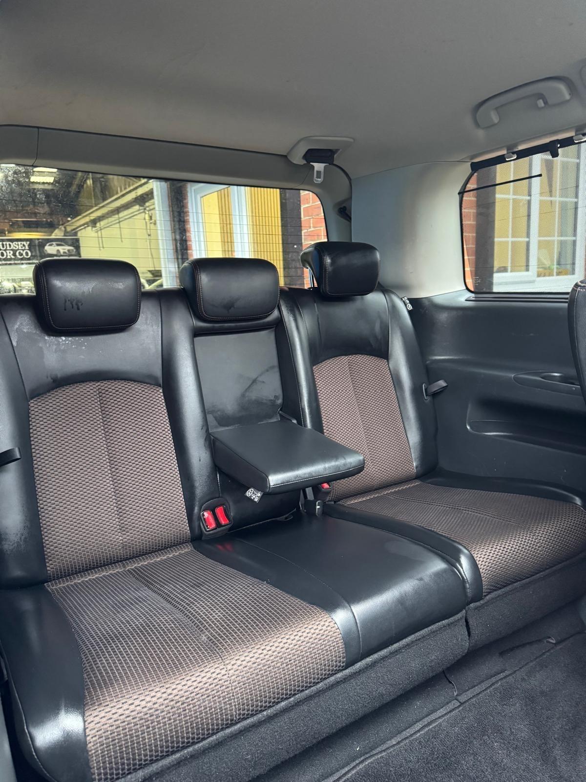 Nissan Elgrand - Image 33