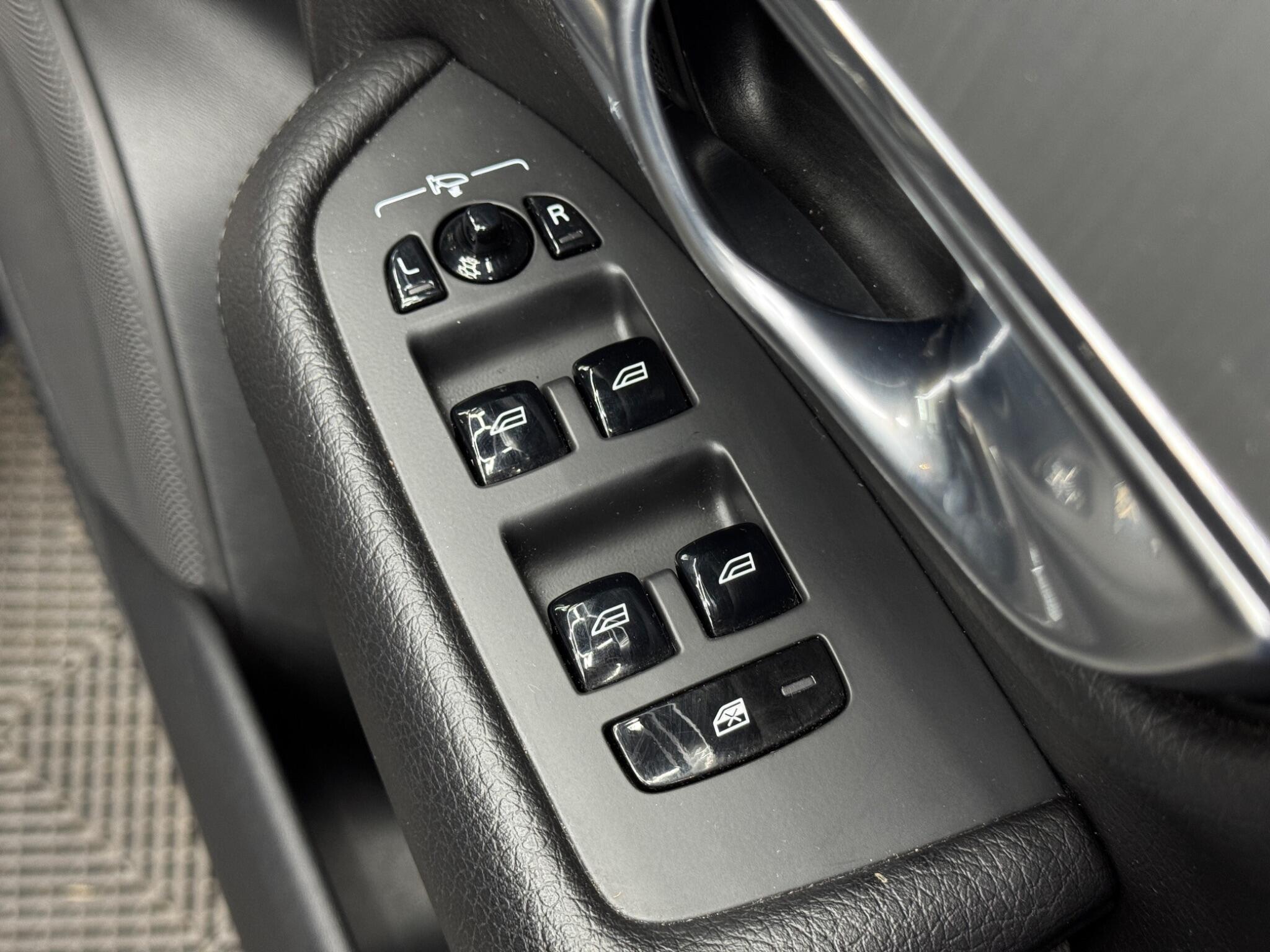 Volvo XC90 - Image 43