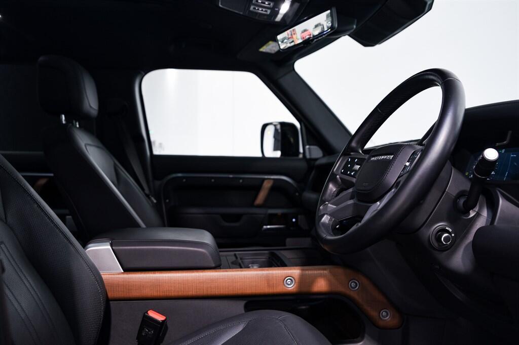 Land Rover Defender 130 - Image 16