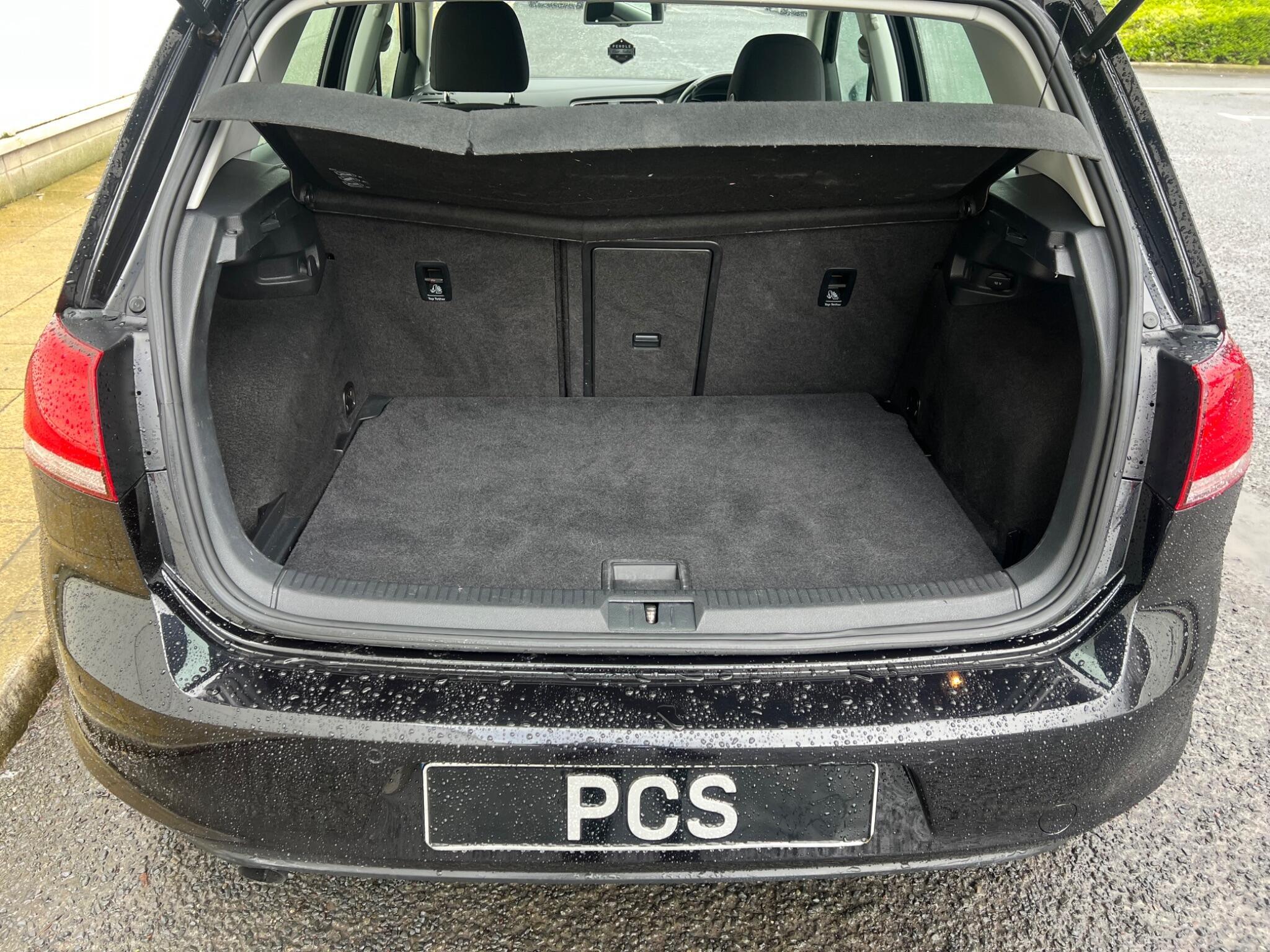 Volkswagen Golf - Image 34