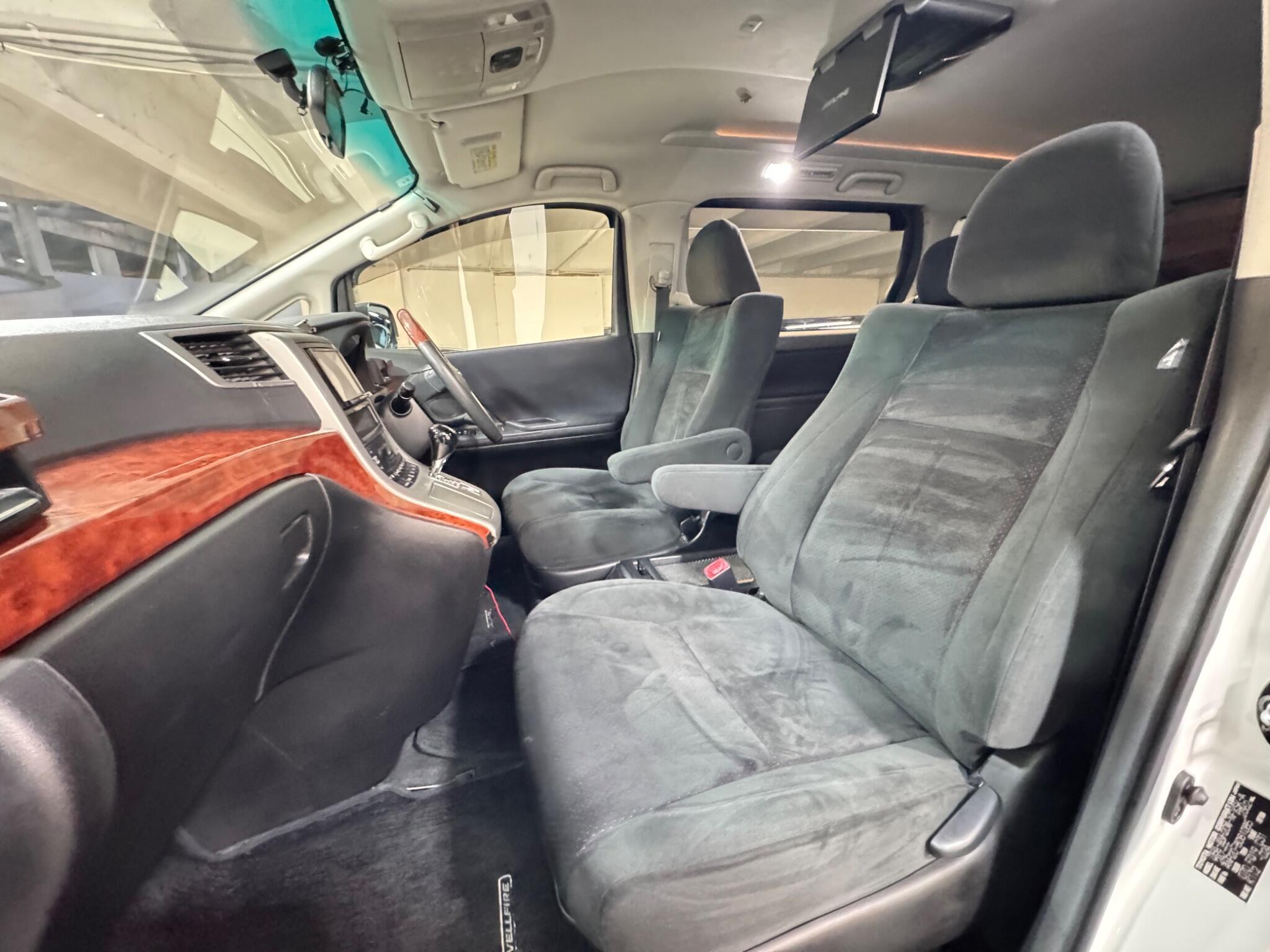 Toyota Vellfire - Image 10