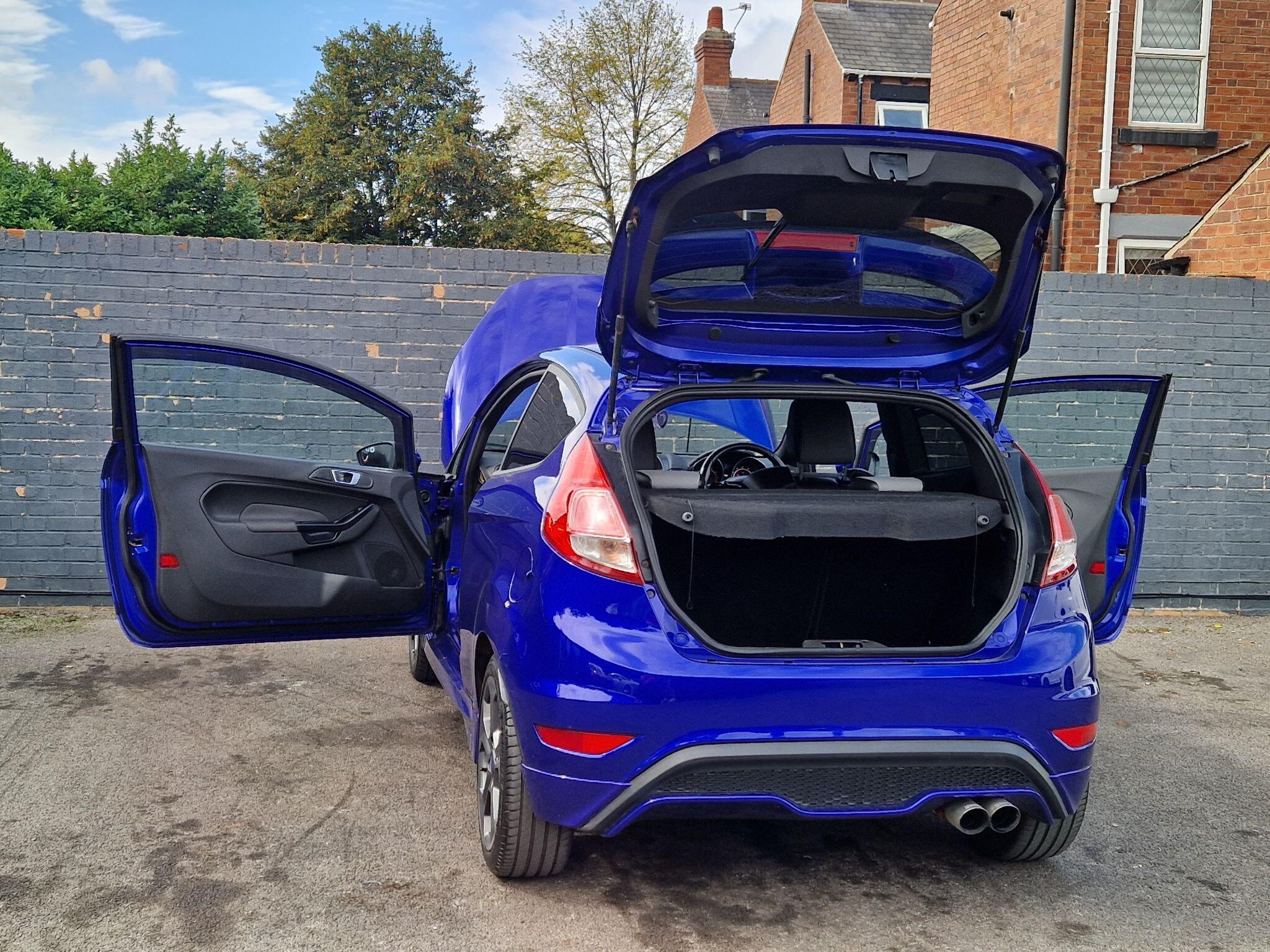 Ford Fiesta - Image 19
